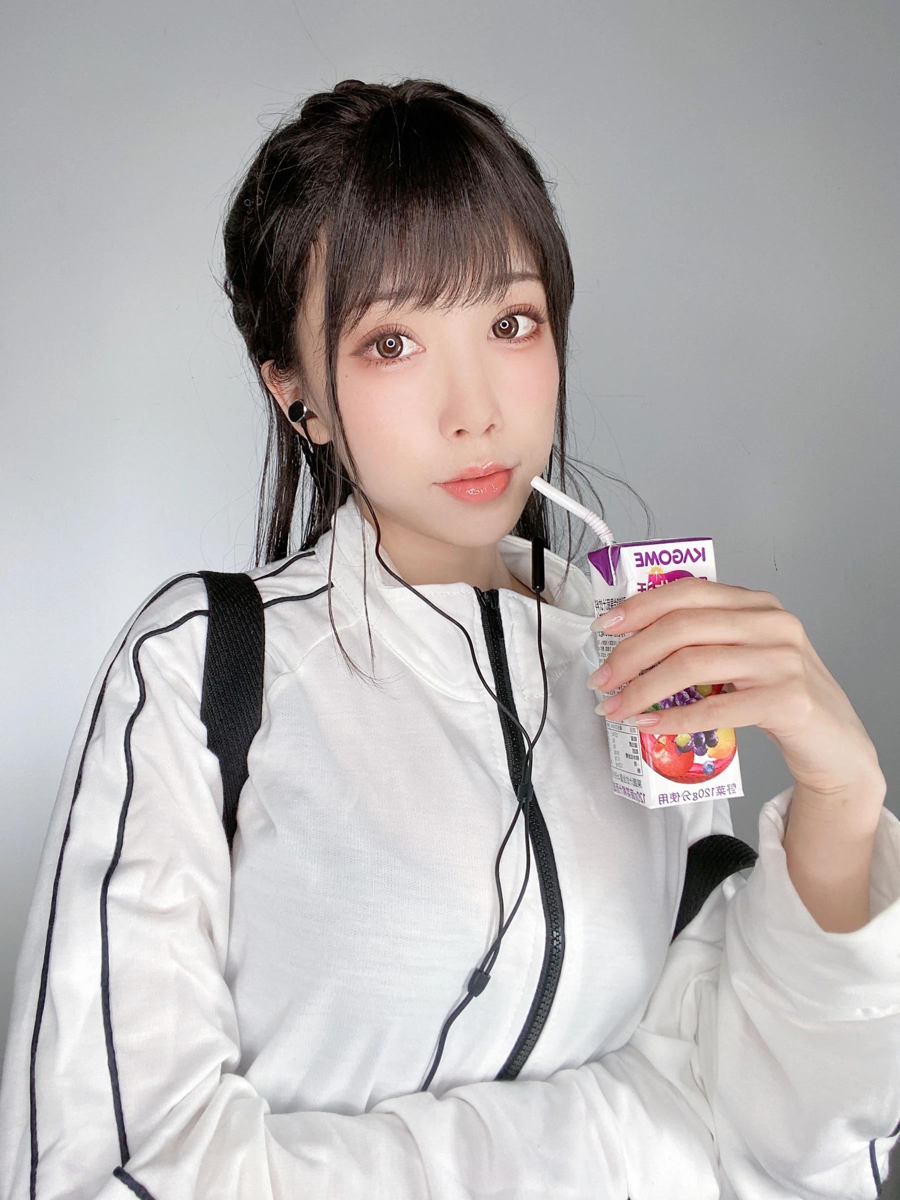 [網紅]王詩雨王詩雨私房精選圖集：甜美風情釋放美腿誘惑綻放寫真大片 - 28