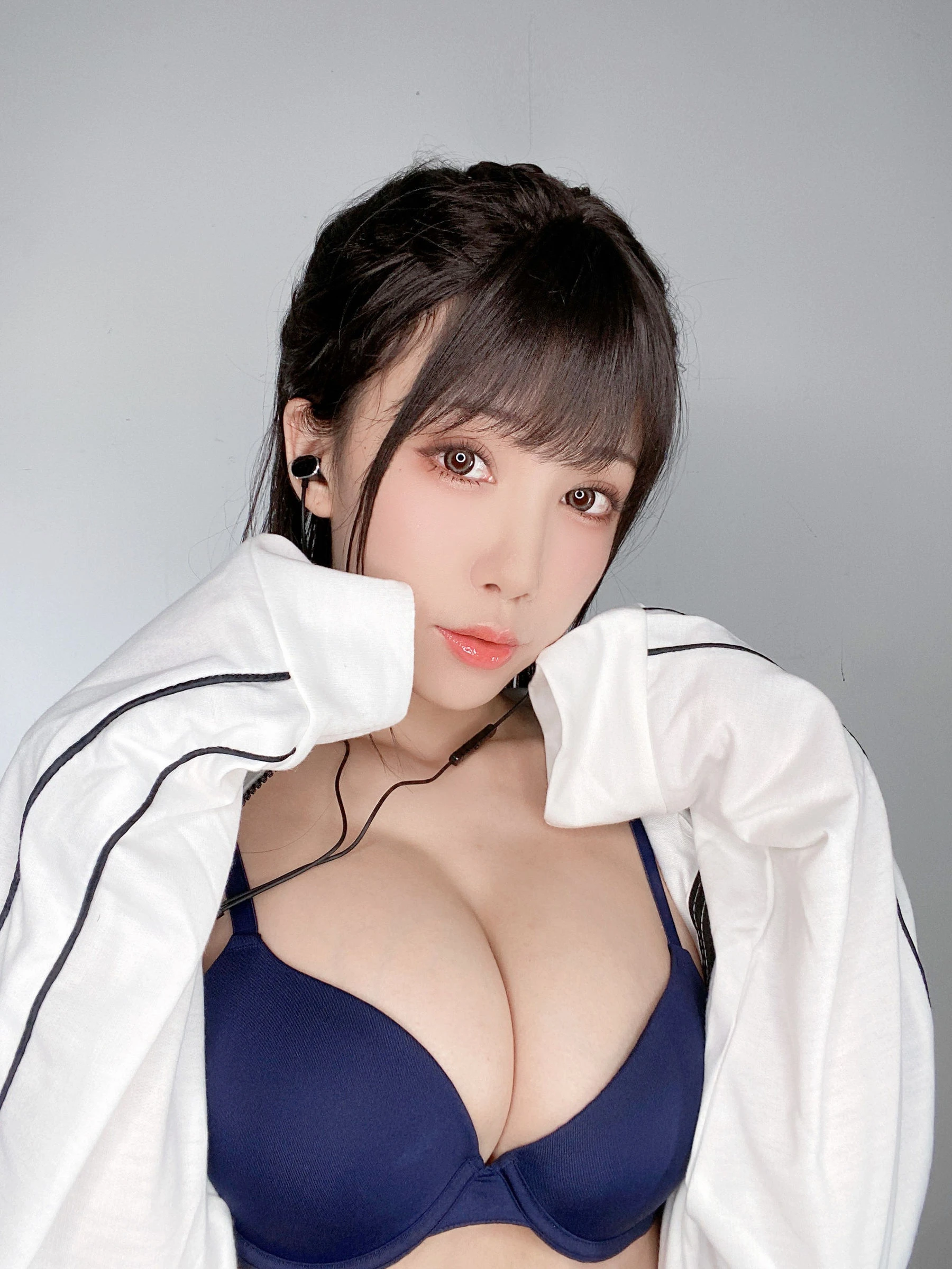 [網紅]王詩雨王詩雨私房精選圖集：甜美風情釋放美腿誘惑綻放寫真大片 - 35