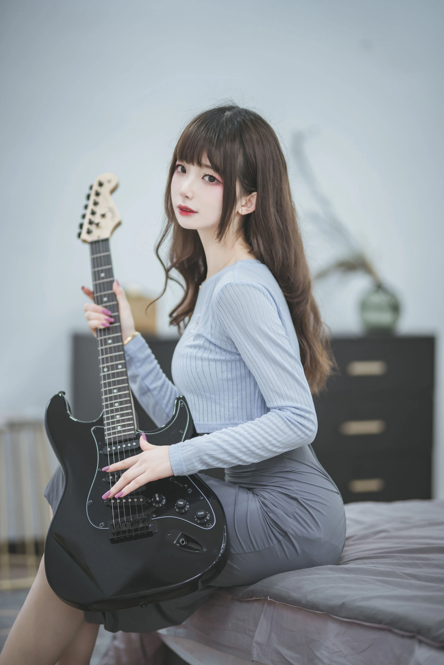 [藝人]吳詩怡吳詩怡優雅風情作品大賞：攝影棚珍藏作品演繹美腿誘惑美學 - 1