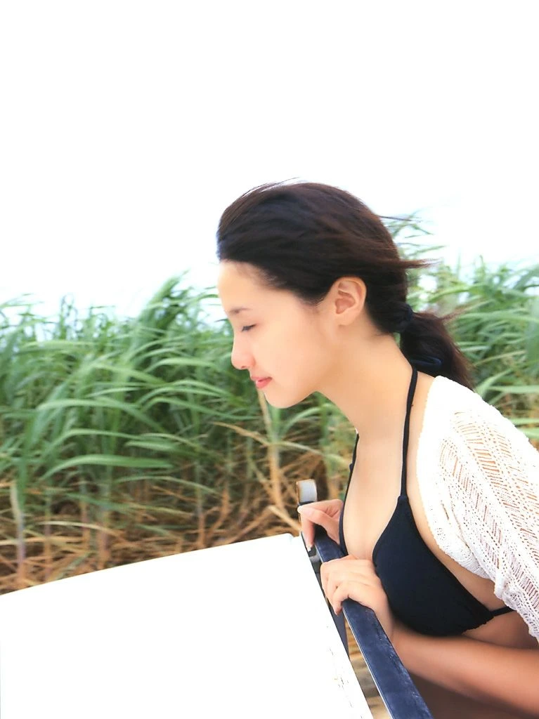 [名模]李子萱大圖大片作品：自然光攝影甜美詮釋李子萱翹臀曲線氣質綻放寫真集 - 25
