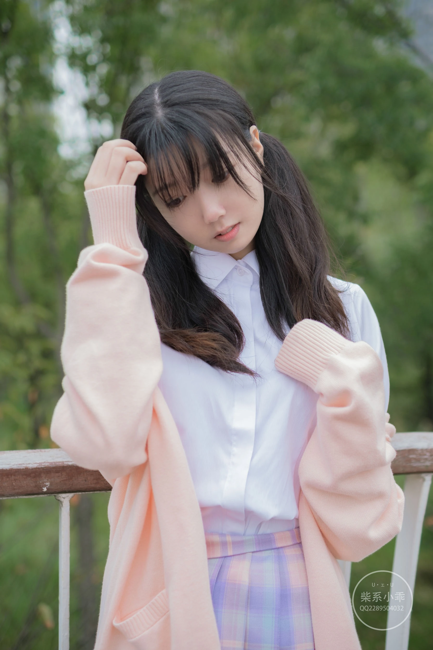 [護士]周雨晴攝影圖集精選：周雨晴優雅風情於室內綻放蜂腰曲線大圖攝影 - 6