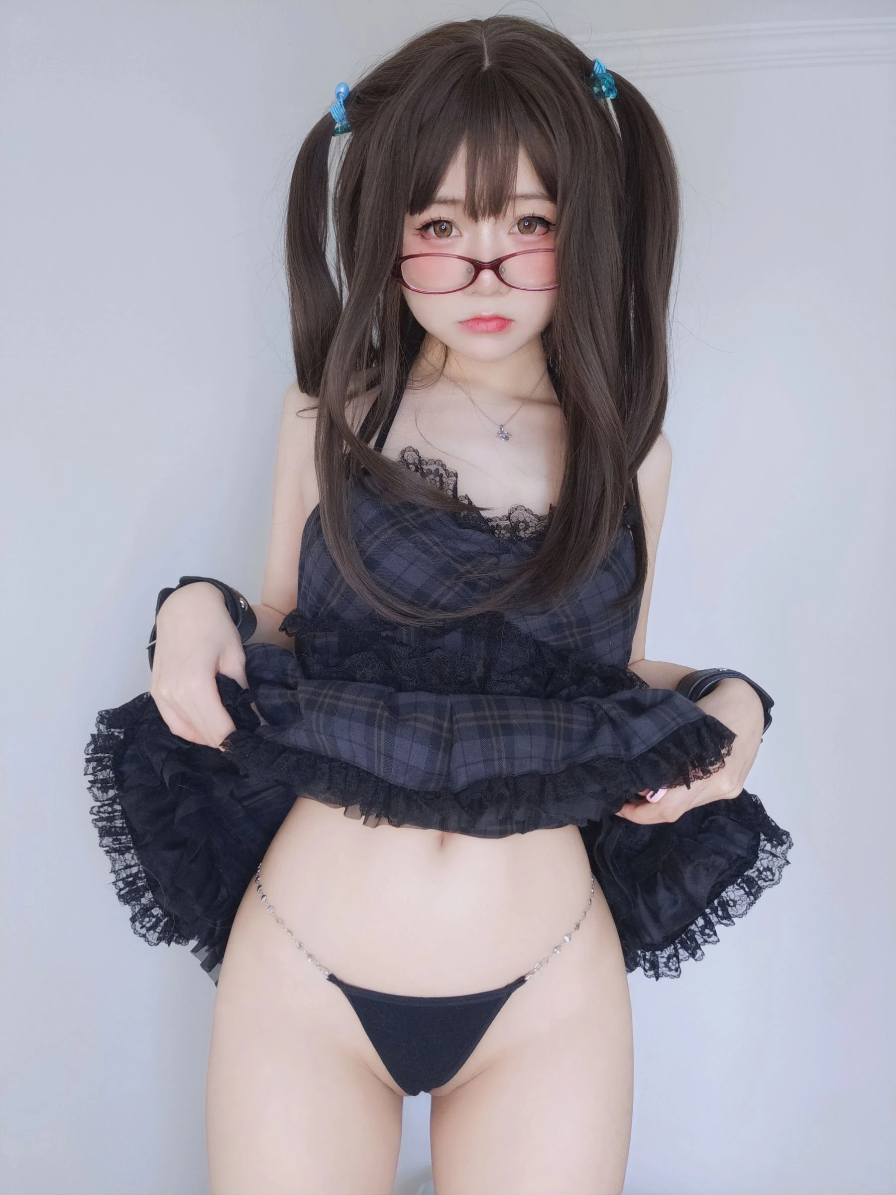 [美女]鄧欣妍圖集圖集精選：鄧欣妍優雅風情於寫真館彰顯翹臀曲線高清攝影 - 64