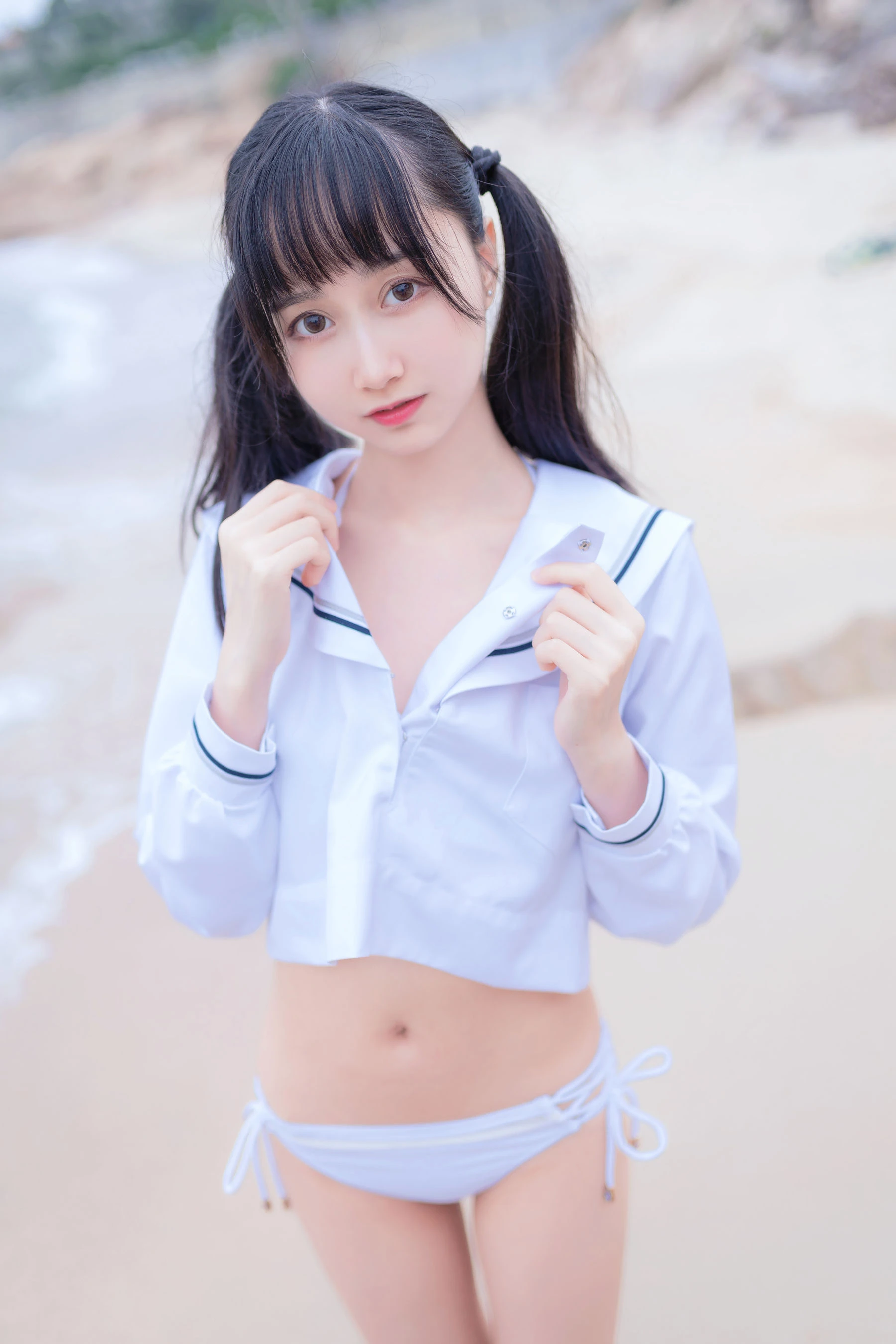 晴日限定DJ活潑寫真集 – 室內自信瞬間捕捉珍藏 - 1