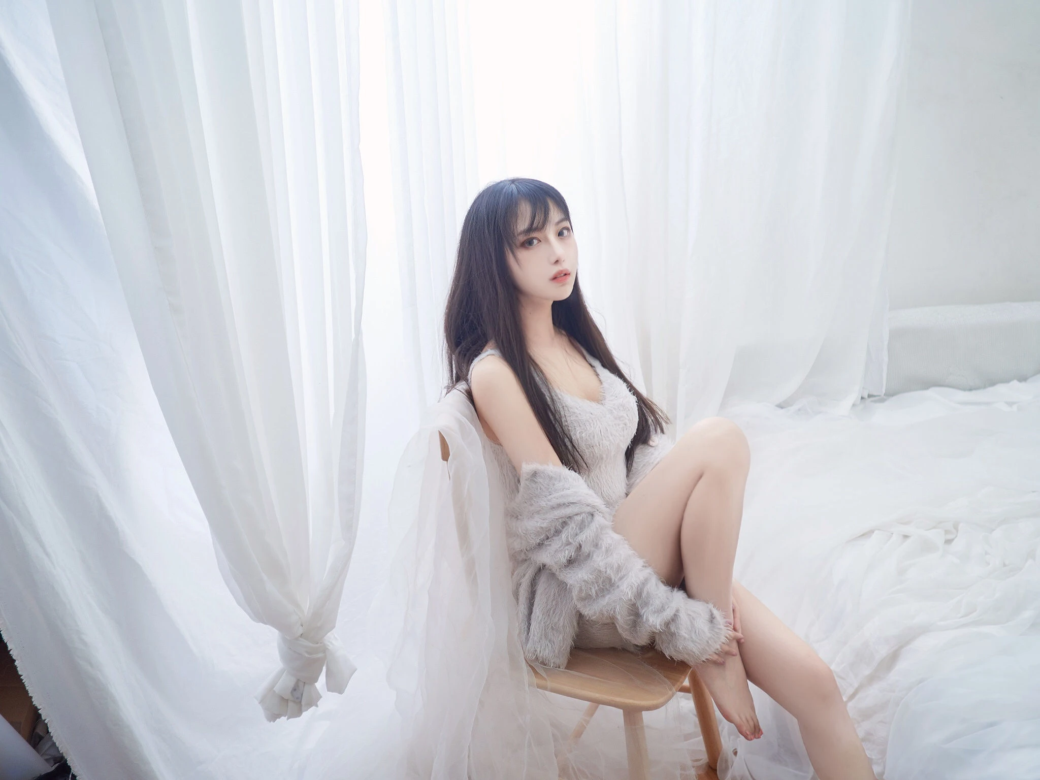 [正妹]彭雨靜作品圖集精選：彭雨靜火辣氣質於寫真館綻放身材曲線超清攝影 - 14