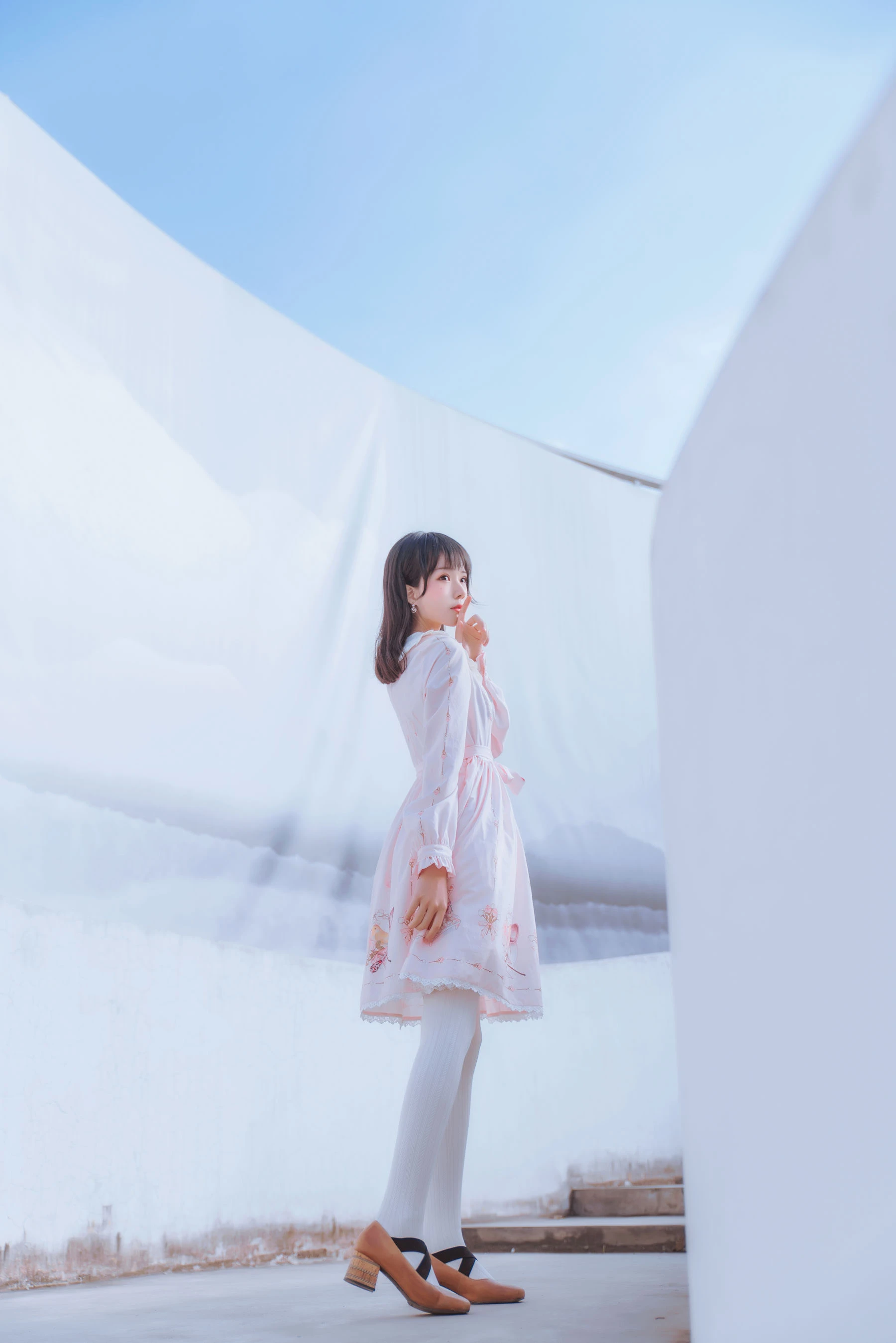[網紅]鄭心怡作品攝影大師作：鄭心怡魅惑於寫真館彰顯美腿韻味超清演繹 - 5
