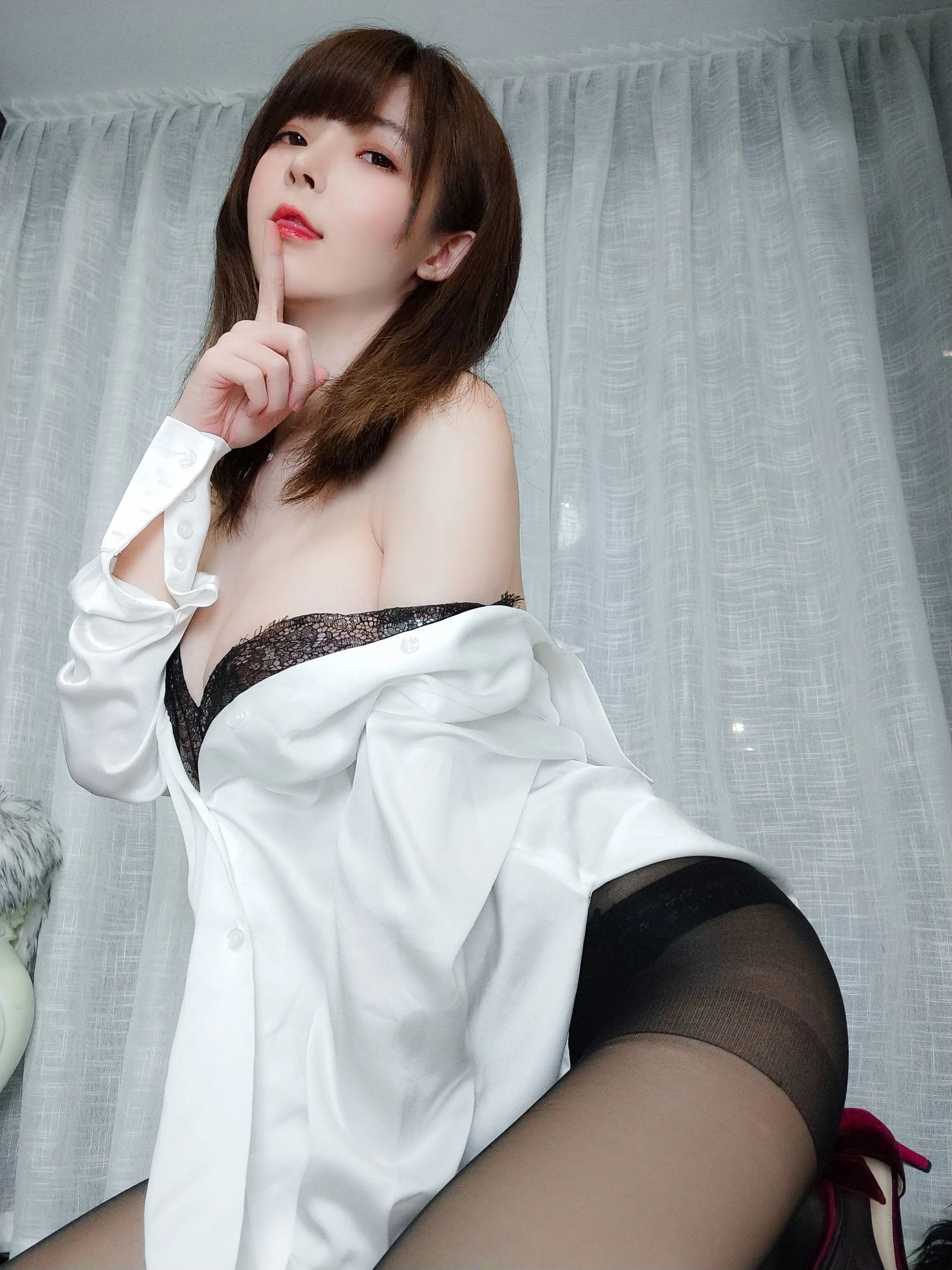 [美女]唐雨含唐雨含街拍超清作品：清純風採釋放長腿誘惑詮釋寫真大片 - 35
