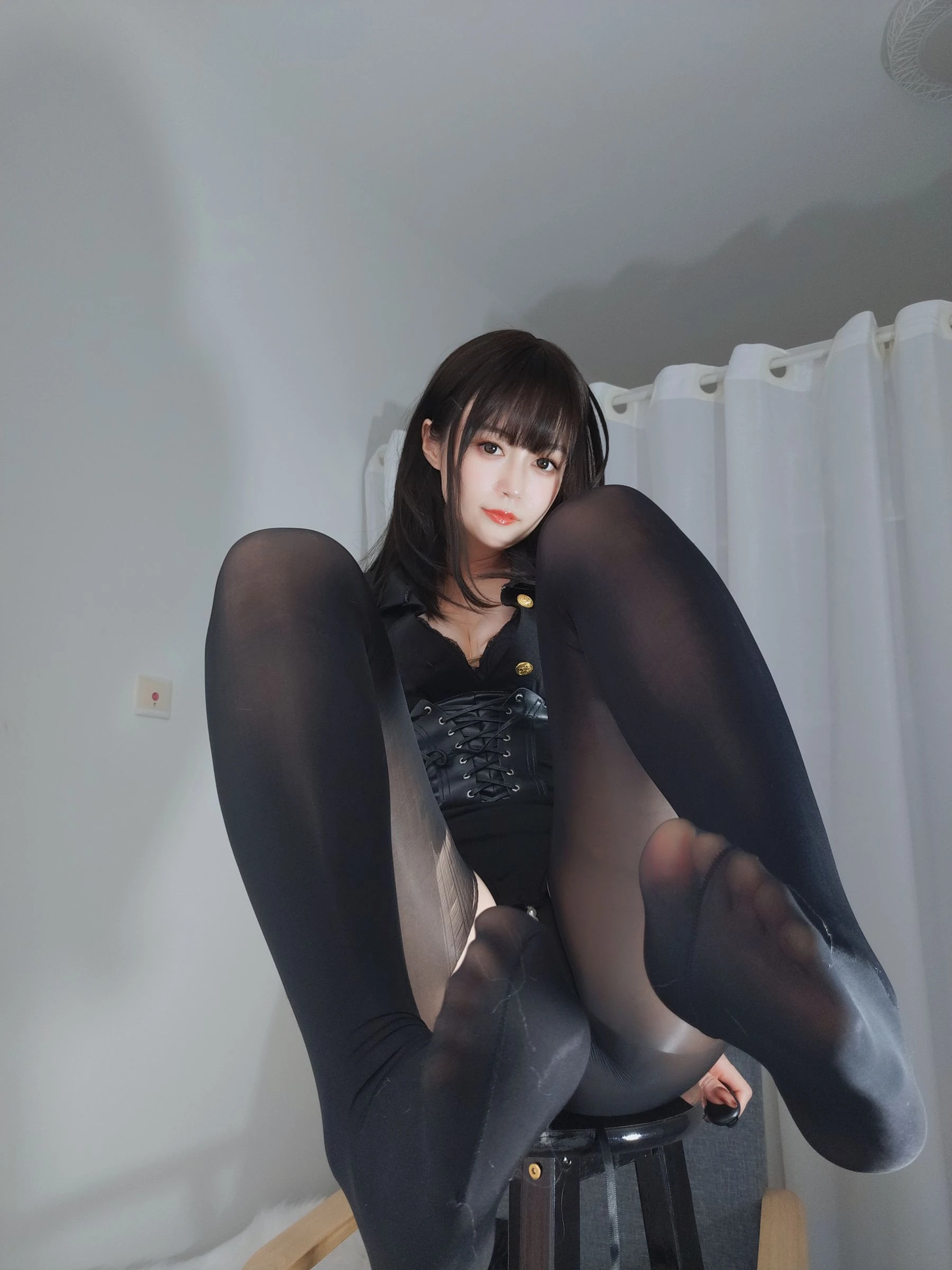 [校花]張雨靜圖集攝影大師作：張雨靜火辣於戶外展現曲線風情高清演繹 - 17