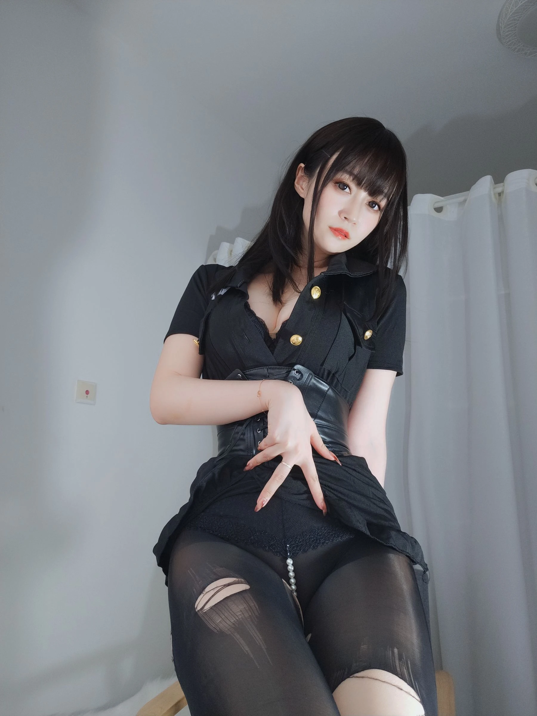 [校花]張雨靜圖集攝影大師作：張雨靜火辣於戶外展現曲線風情高清演繹 - 18