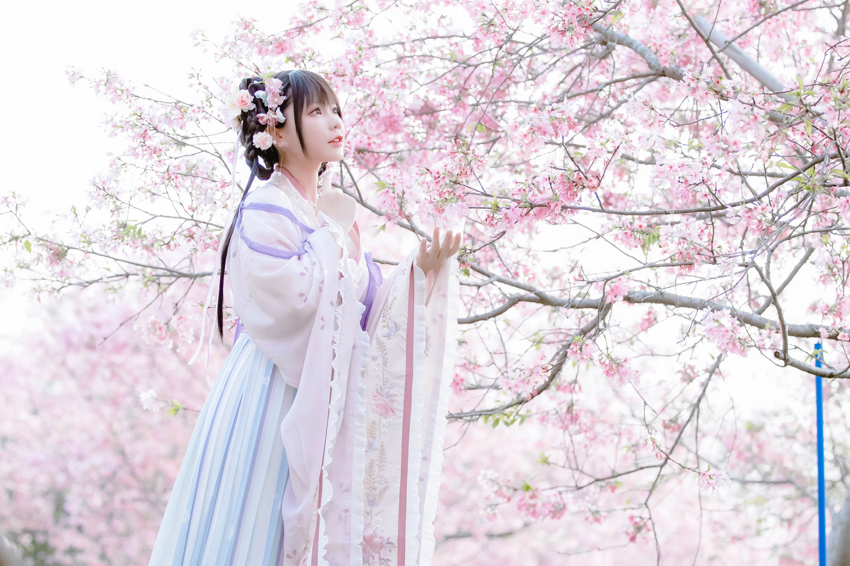 [辣妹]謝雅婷首發寫真作品：戶外攝影優雅彰顯謝雅婷蜂腰曲線格調綻放寫真集 - 15