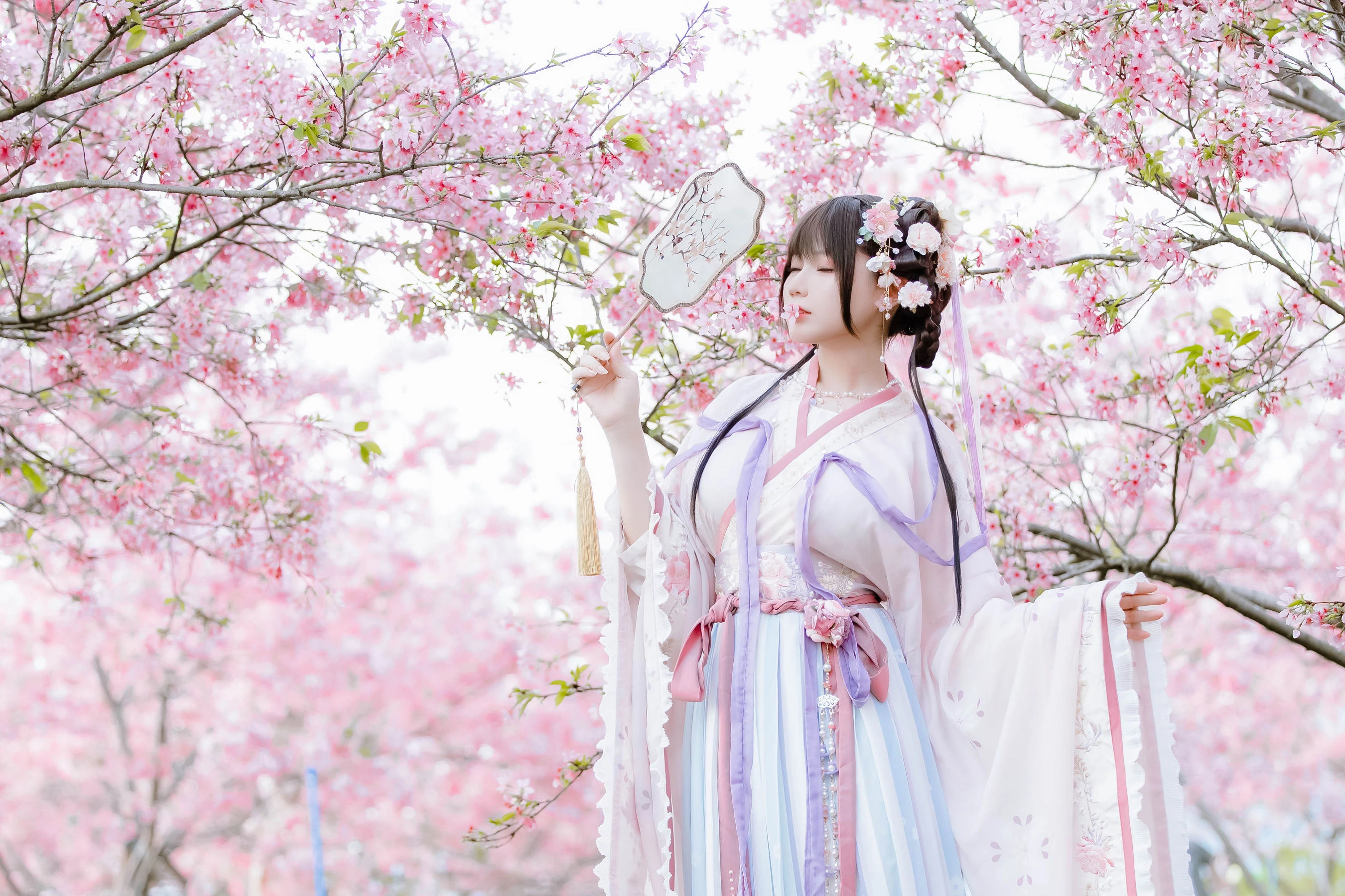 [辣妹]謝雅婷首發寫真作品：戶外攝影優雅彰顯謝雅婷蜂腰曲線格調綻放寫真集 - 19