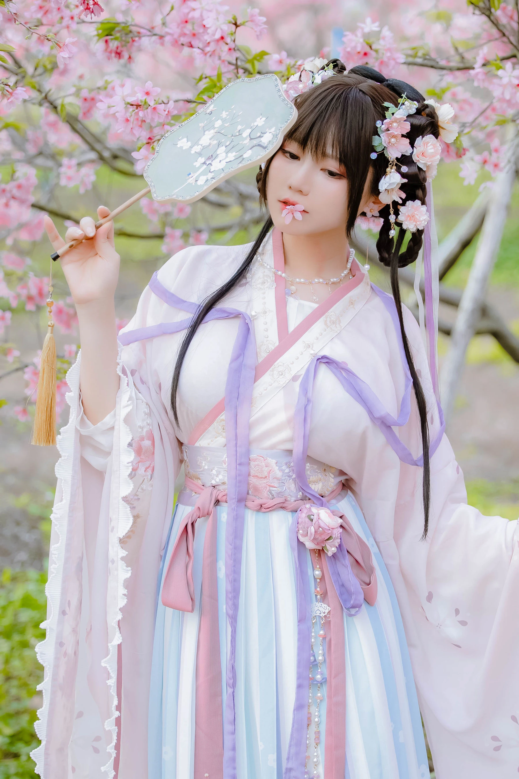 [辣妹]謝雅婷首發寫真作品：戶外攝影優雅彰顯謝雅婷蜂腰曲線格調綻放寫真集 - 20