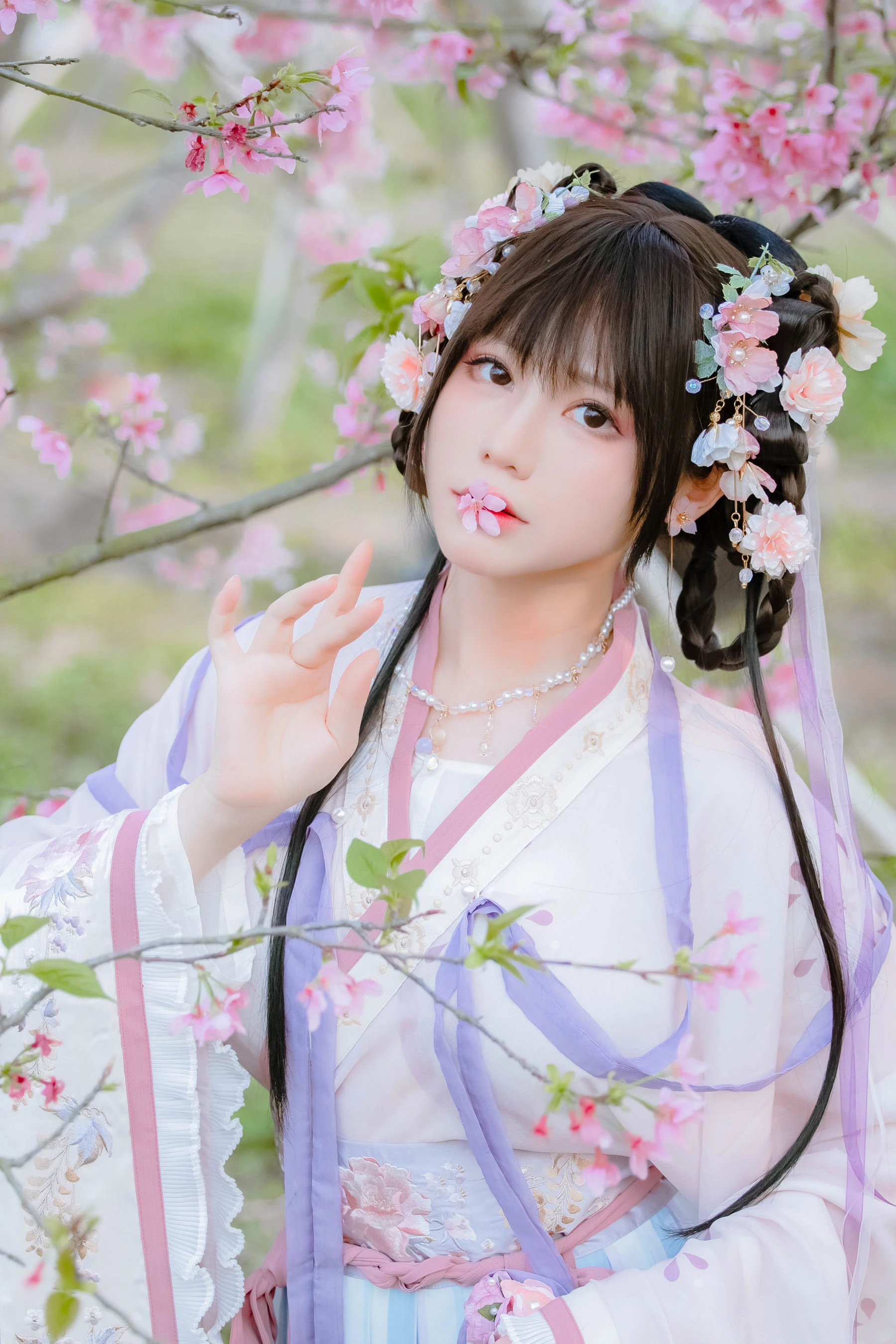 [辣妹]謝雅婷首發寫真作品：戶外攝影優雅彰顯謝雅婷蜂腰曲線格調綻放寫真集 - 24