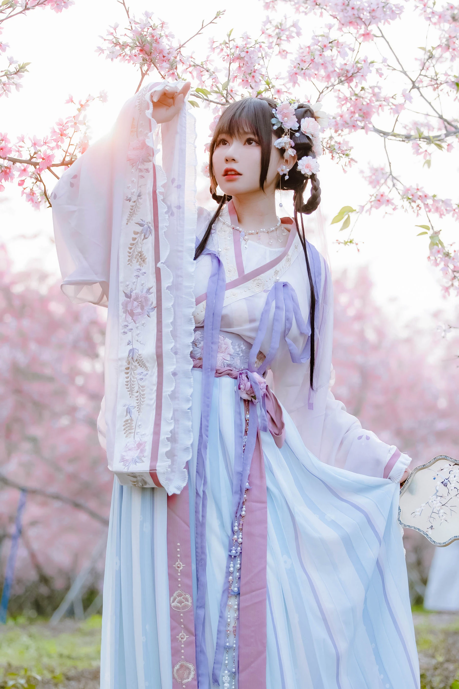 [辣妹]謝雅婷首發寫真作品：戶外攝影優雅彰顯謝雅婷蜂腰曲線格調綻放寫真集 - 30