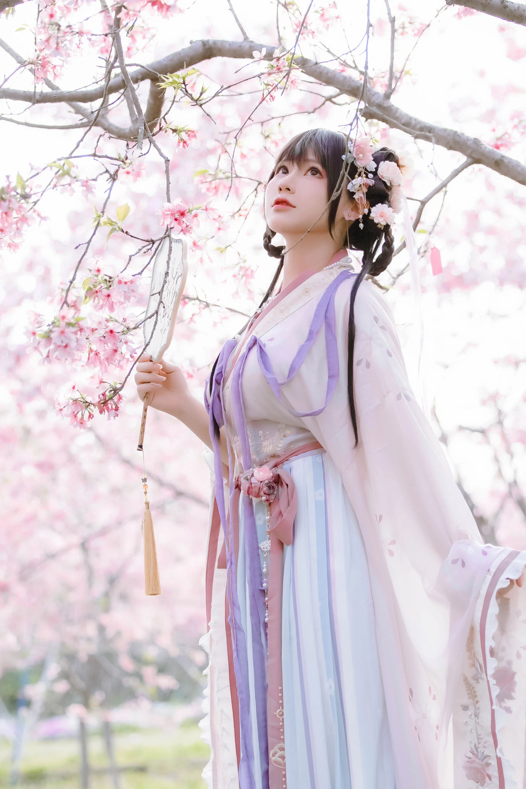 [辣妹]謝雅婷首發寫真作品：戶外攝影優雅彰顯謝雅婷蜂腰曲線格調綻放寫真集 - 4