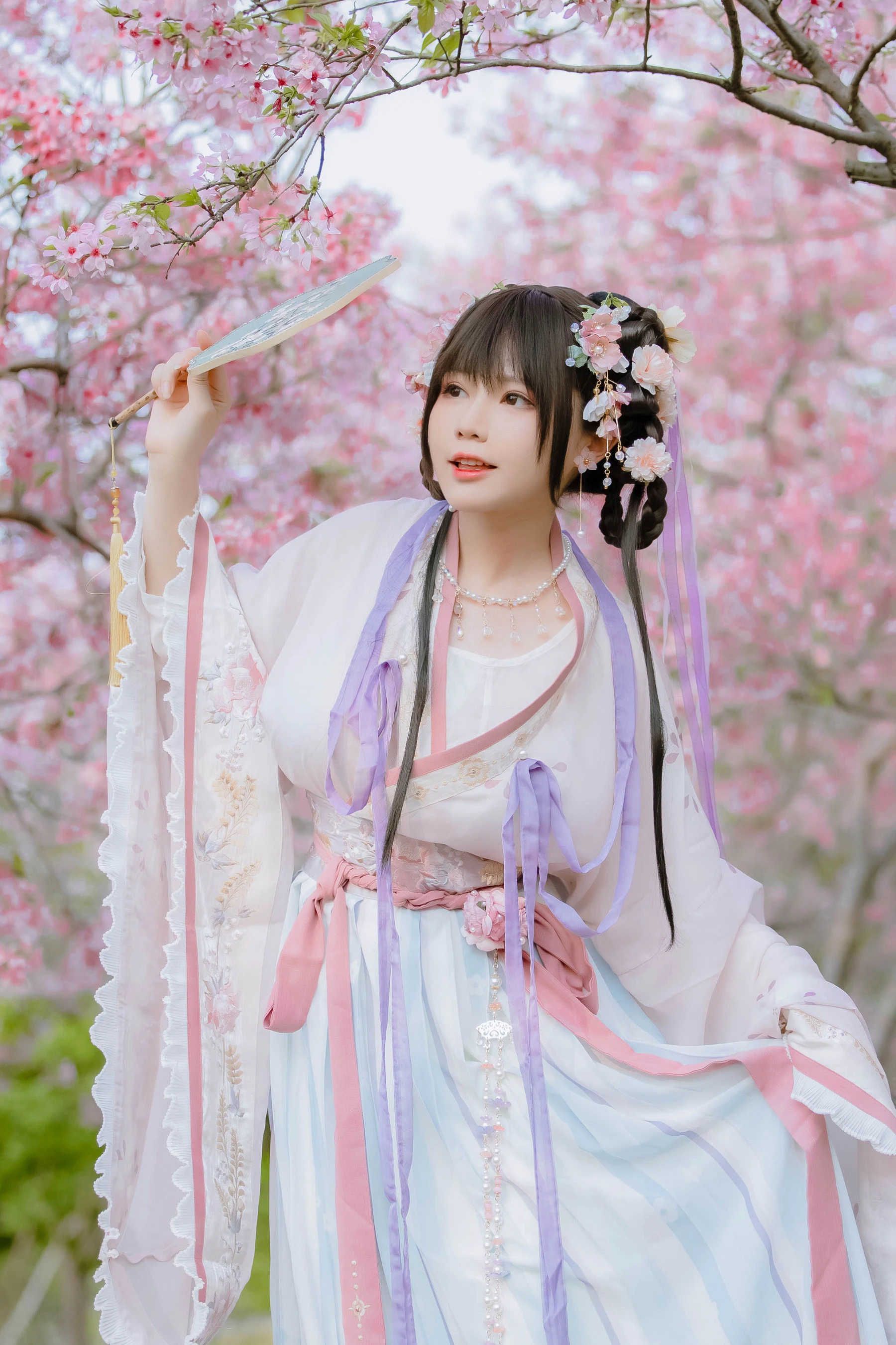 [辣妹]謝雅婷首發寫真作品：戶外攝影優雅彰顯謝雅婷蜂腰曲線格調綻放寫真集 - 6