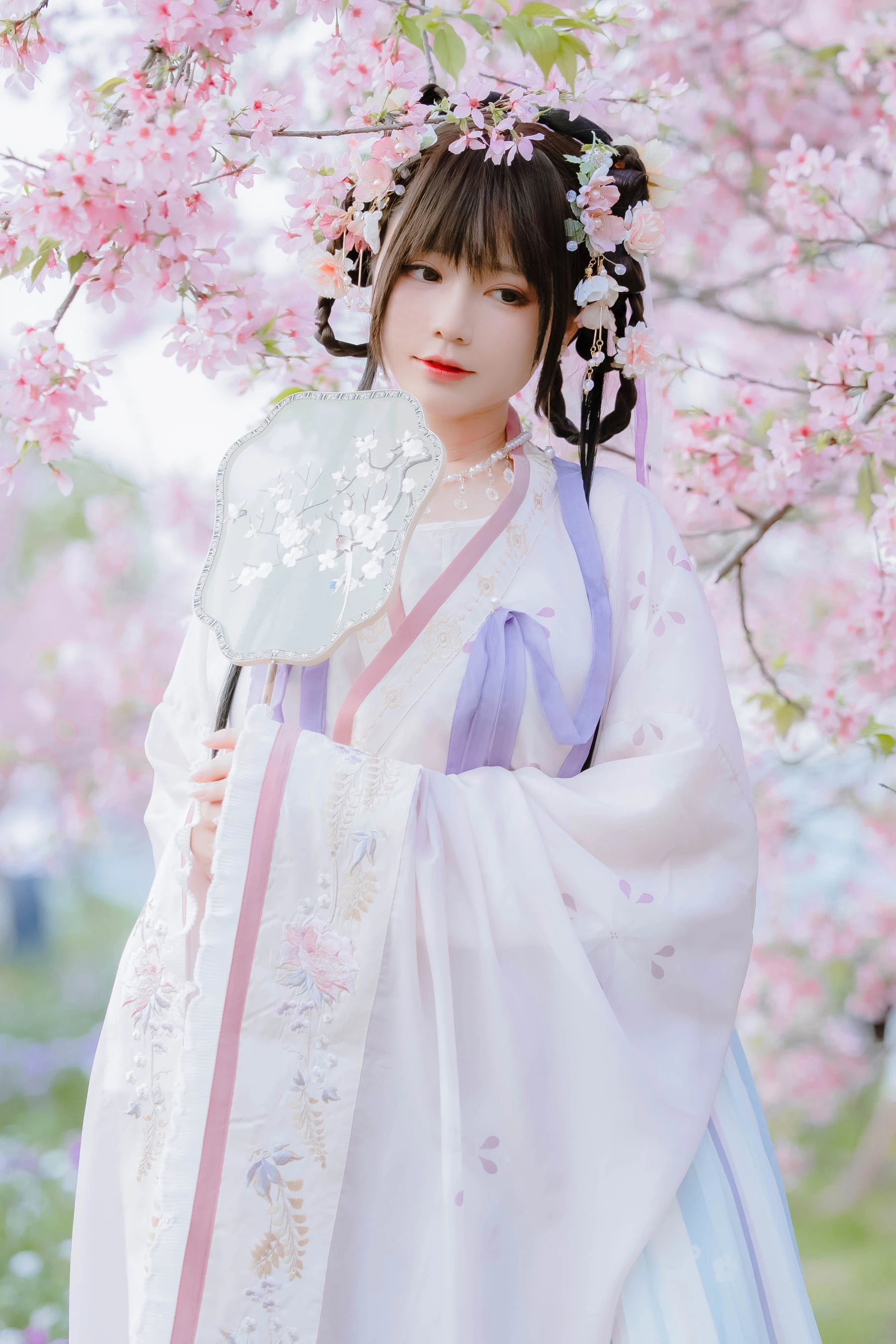 [辣妹]謝雅婷首發寫真作品：戶外攝影優雅彰顯謝雅婷蜂腰曲線格調綻放寫真集 - 9