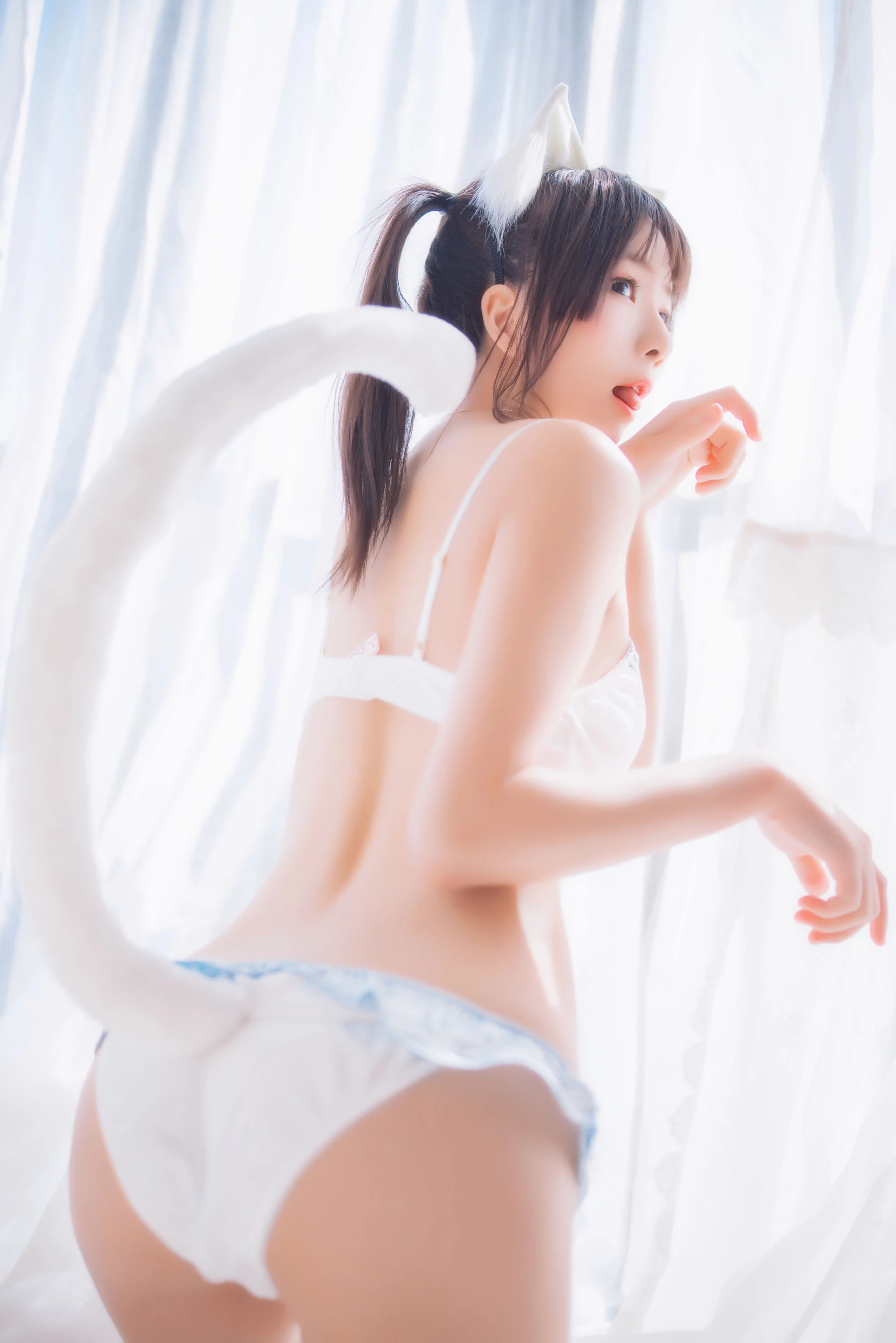 [女神]周雨桐周雨桐私藏大圖攝影：攝影棚優雅韻味展現美胸寫真合集 - 2