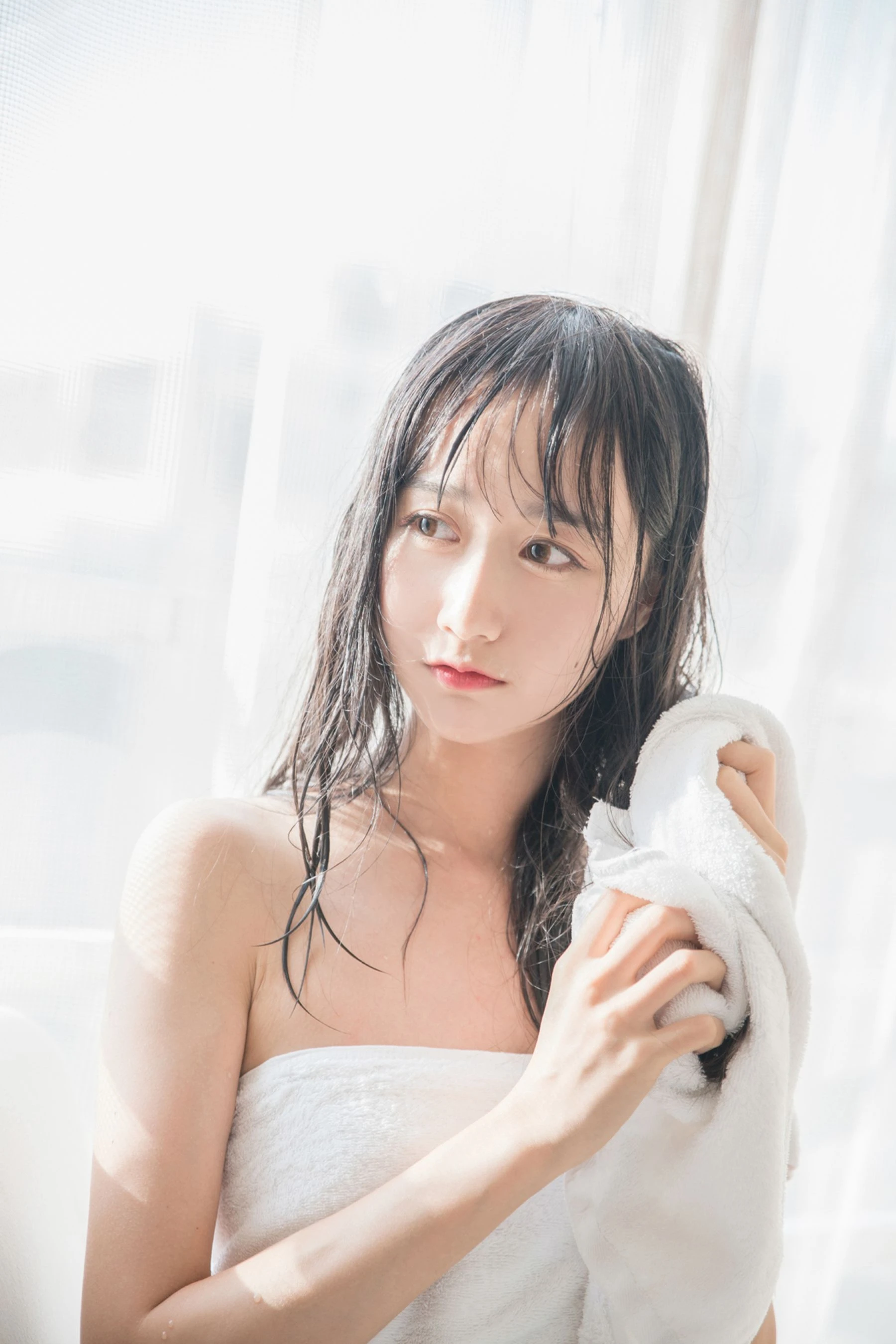 [校花]許慧新大片攝影大師作：許慧新甜美於室內展現曲線風情首發演繹 - 1