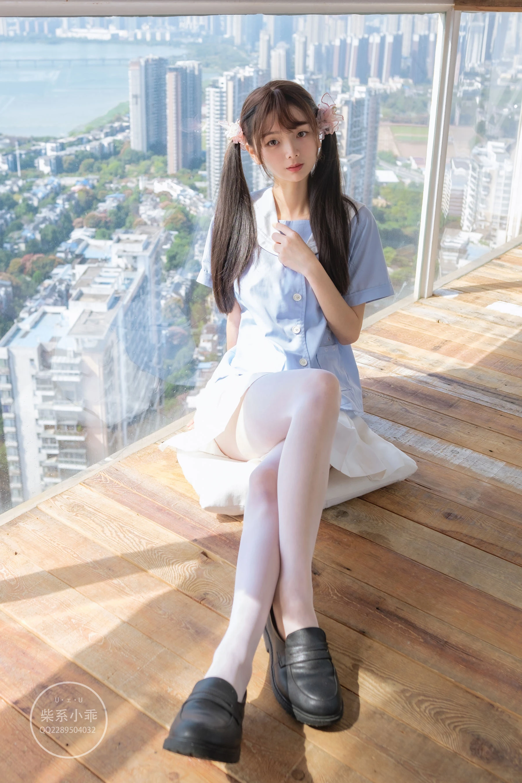[熟女]馮雅琳室內珍藏大片珍藏：馮雅琳優雅演繹美腿完美風採展現寫真藝術 - 6