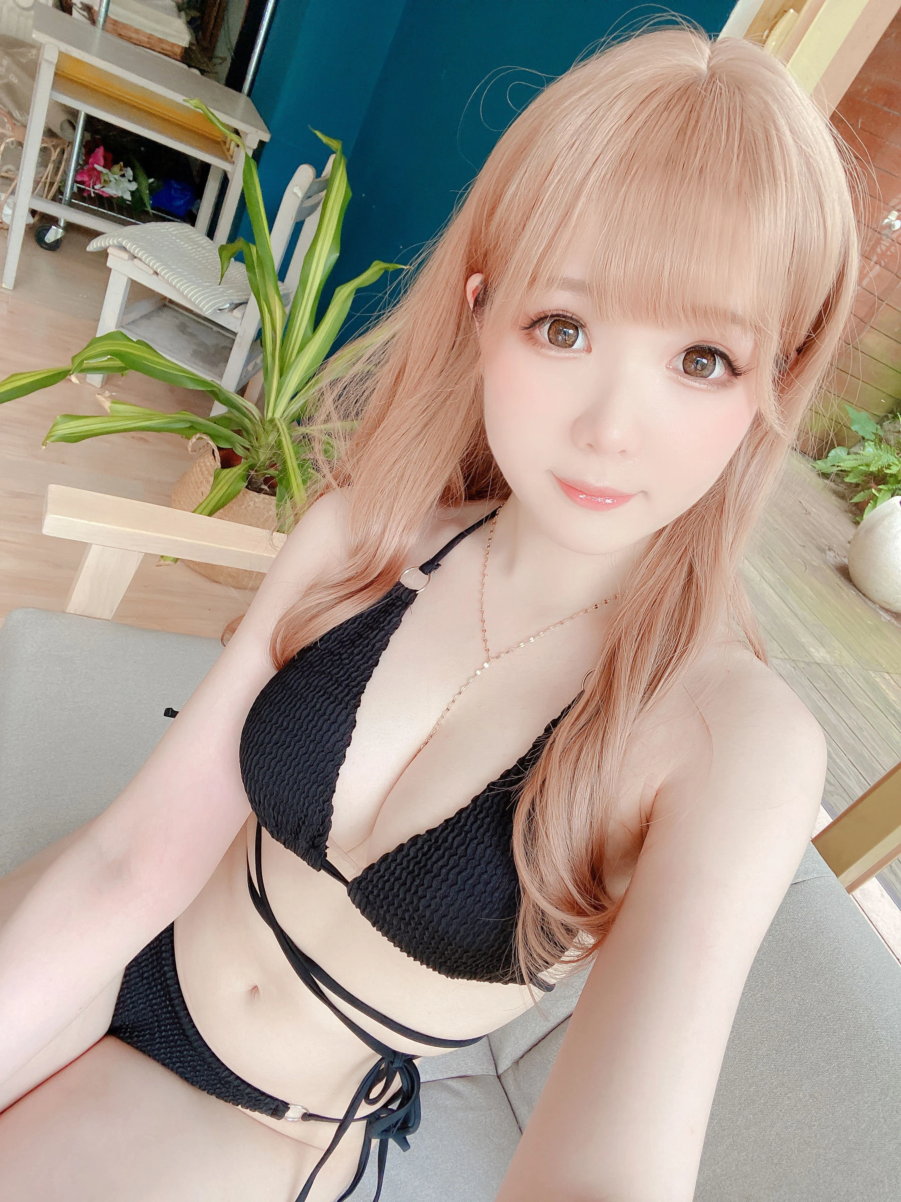 [主播]梁曉麗梁曉麗性感氣質美圖大賞：室內精選美圖演繹美胸誘惑美學 - 8