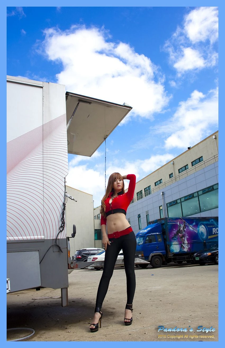 [藝人]彭莉琪高清街拍圖集藝術：彭莉琪魅惑神韻展現美腿完美曲線寫真 - 20