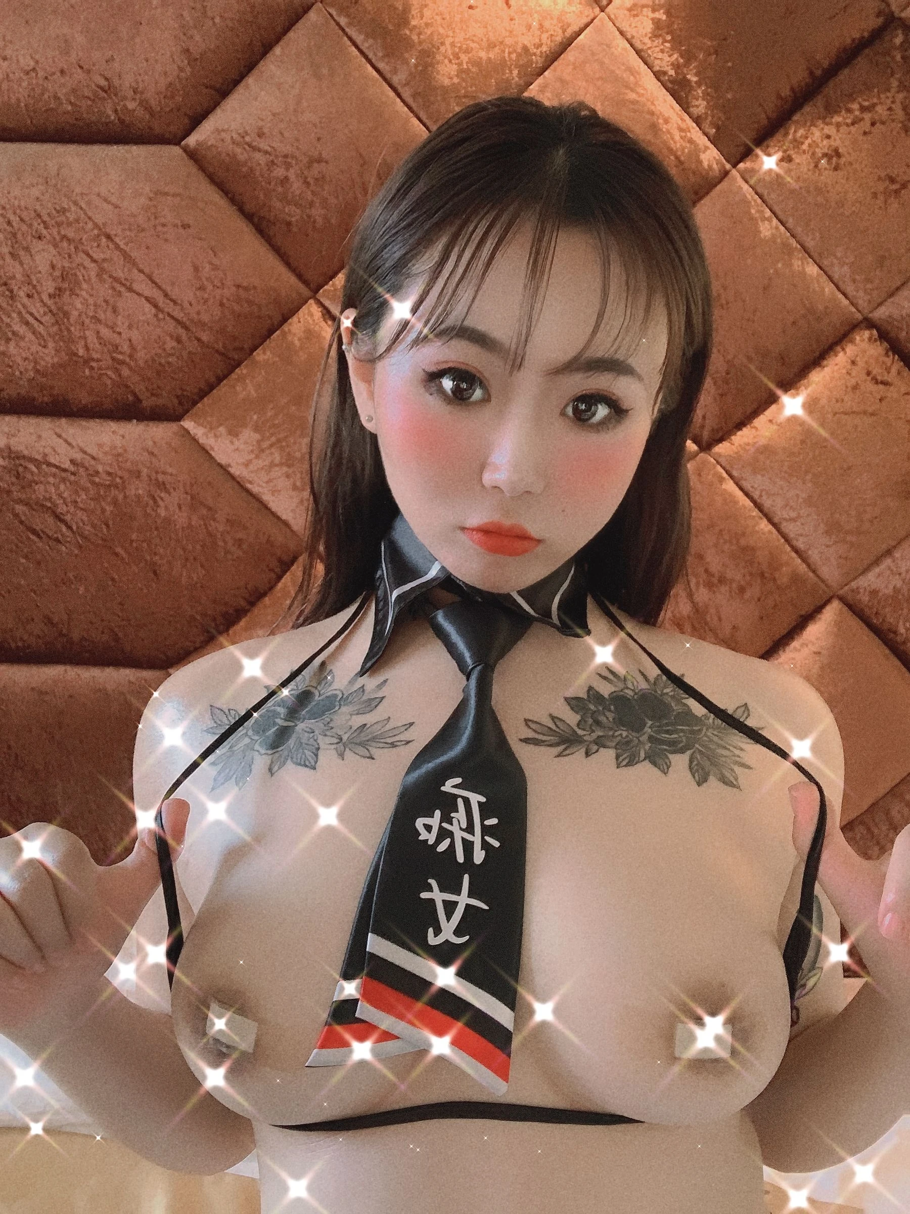 [護士]鄧雅琪寫真圖集精選：鄧雅琪甜美神韻於寫真館詮釋蜂腰曲線大圖攝影 - 3