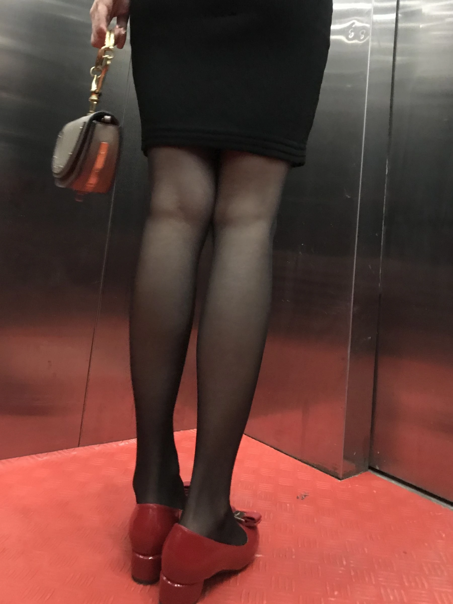 [小蘿莉]鄭雨菲鄭雨菲性感風情大片大賞：寫真館大圖大片演繹美腿誘惑美學 - 19