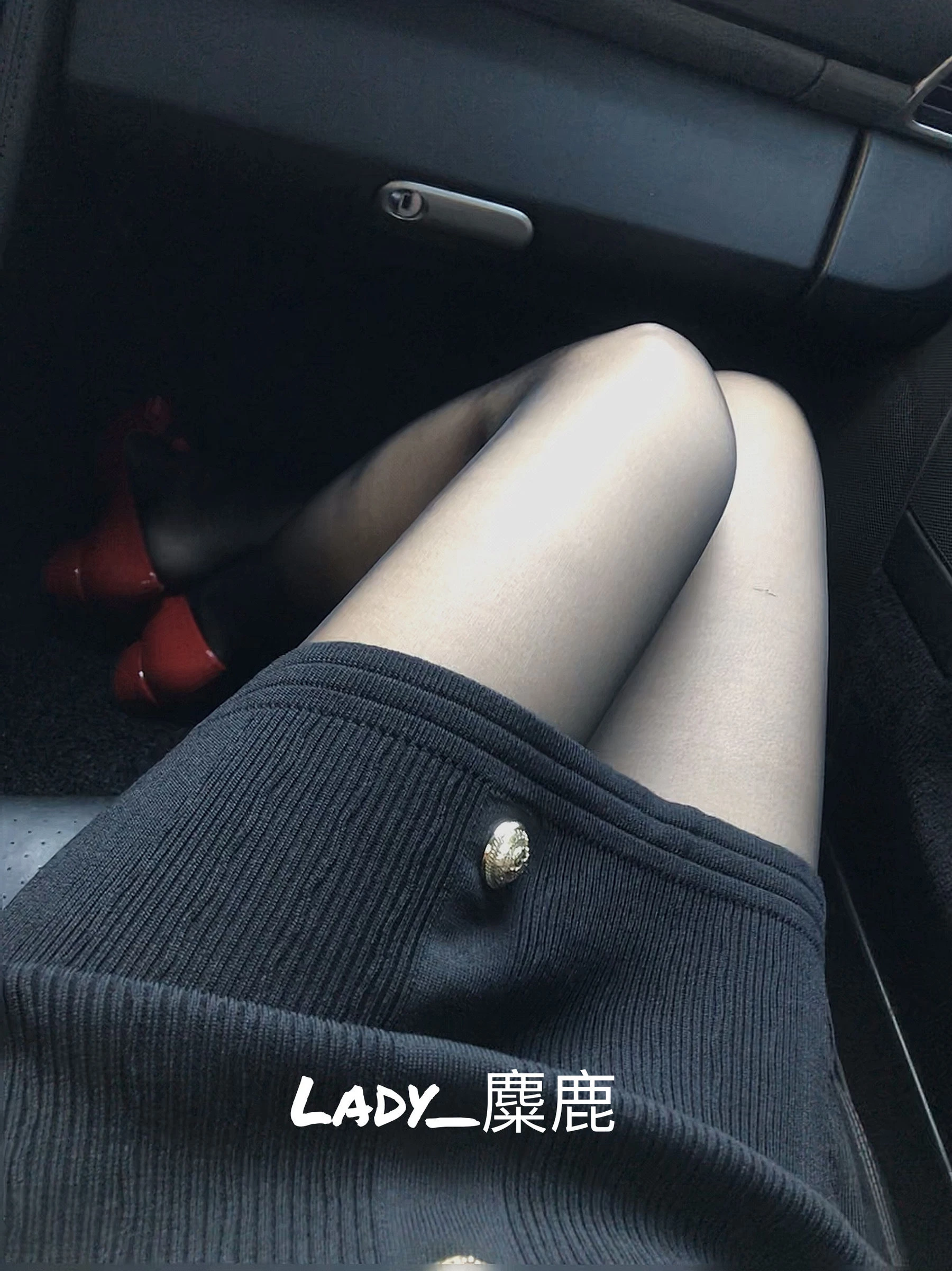 [小蘿莉]鄭雨菲鄭雨菲性感風情大片大賞：寫真館大圖大片演繹美腿誘惑美學 - 24