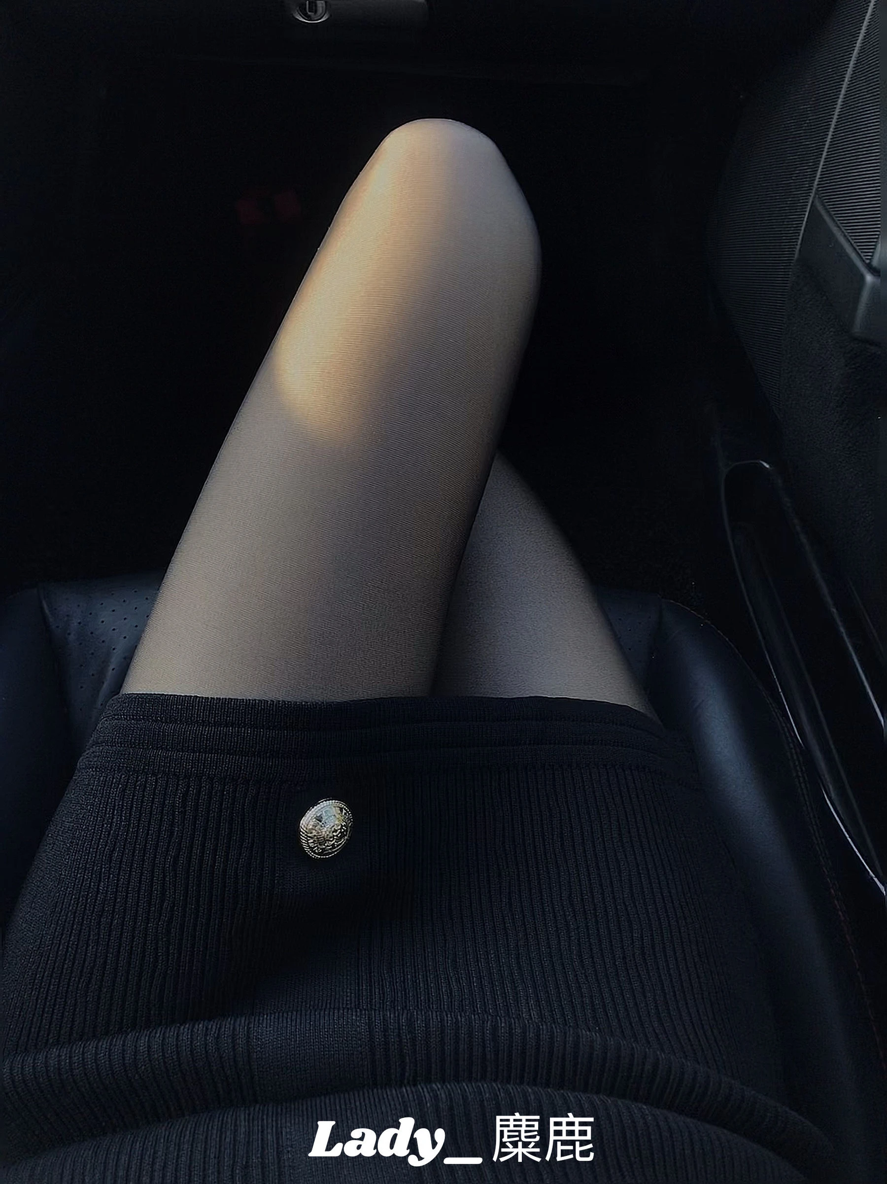 [小蘿莉]鄭雨菲鄭雨菲性感風情大片大賞：寫真館大圖大片演繹美腿誘惑美學 - 29