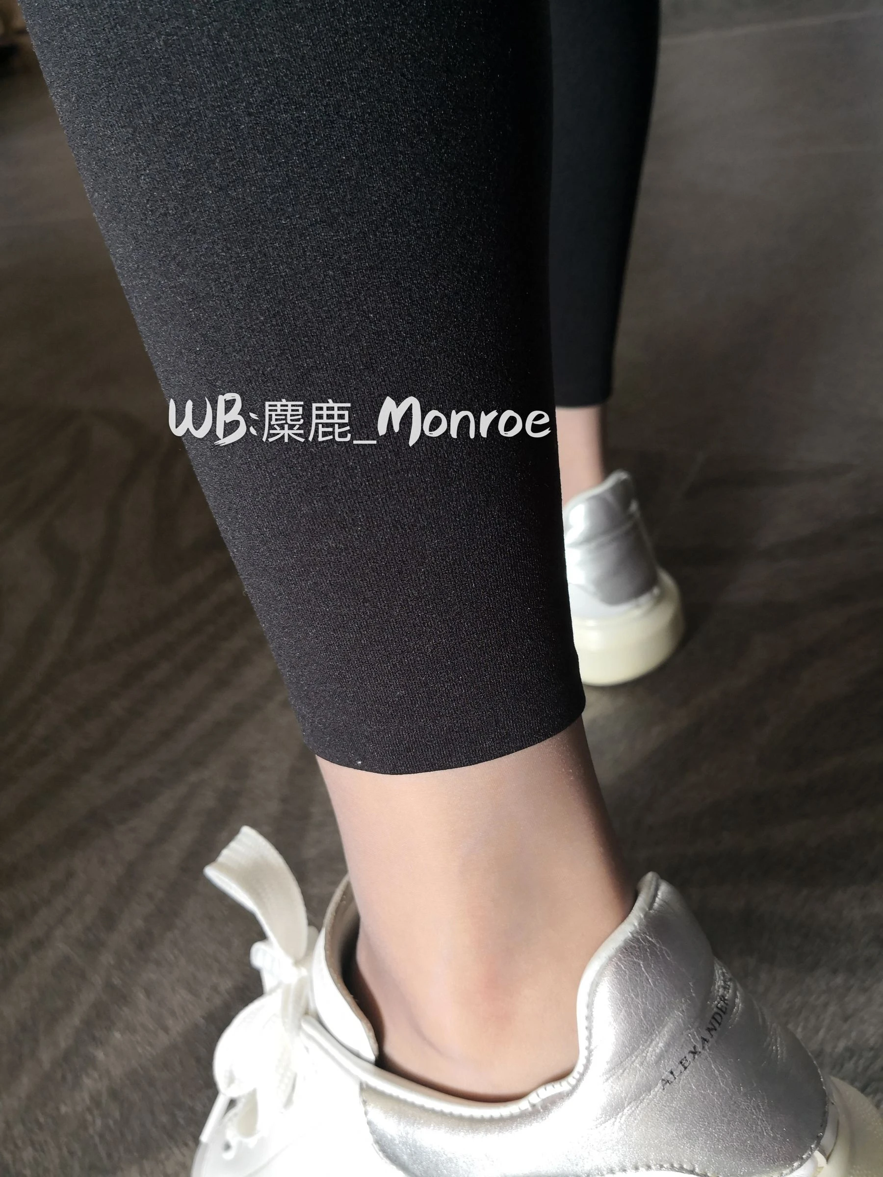 [小蘿莉]鄭雨菲鄭雨菲性感風情大片大賞：寫真館大圖大片演繹美腿誘惑美學 - 4