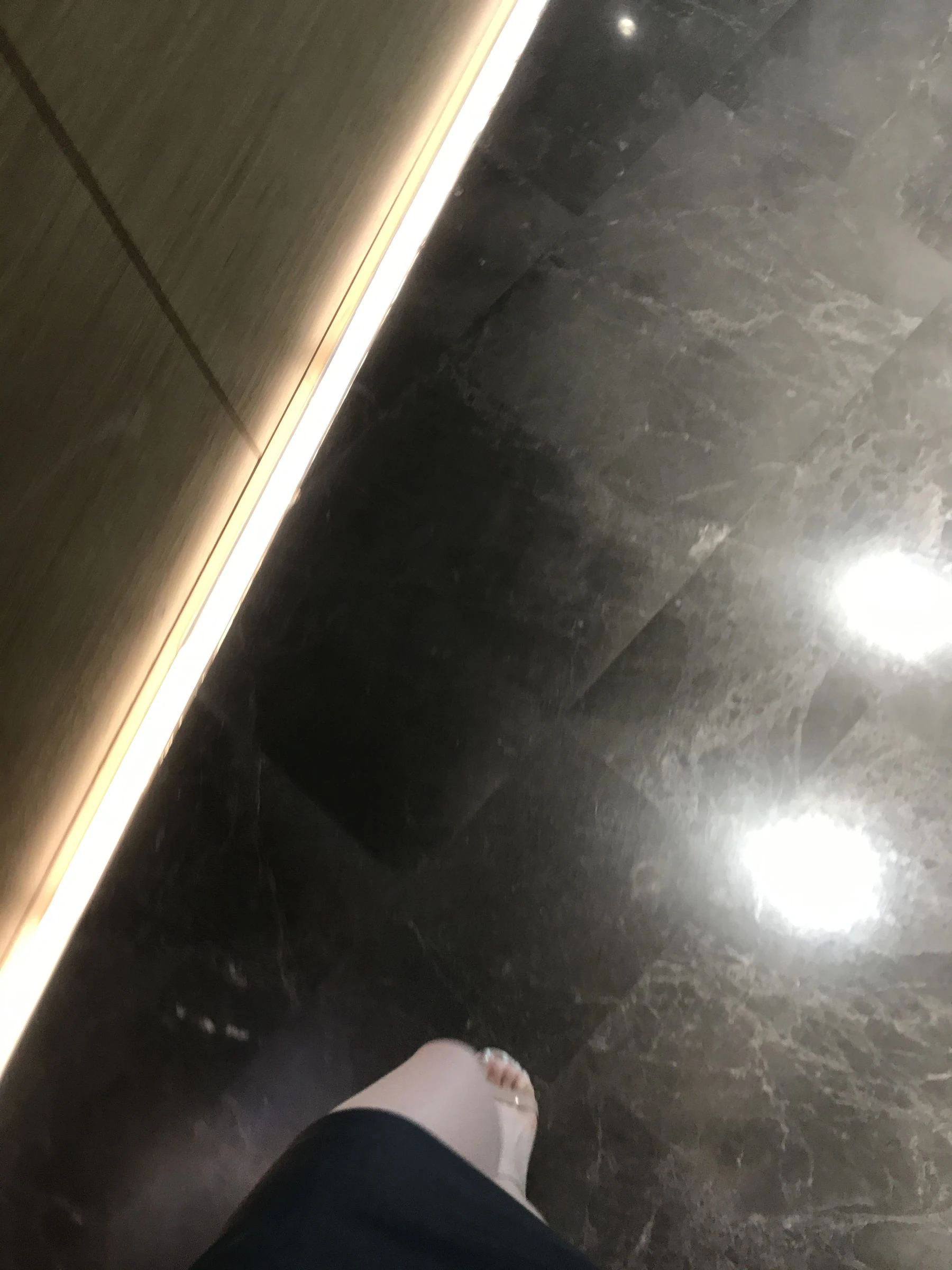 [小蘿莉]鄭雨菲鄭雨菲性感風情大片大賞：寫真館大圖大片演繹美腿誘惑美學 - 41