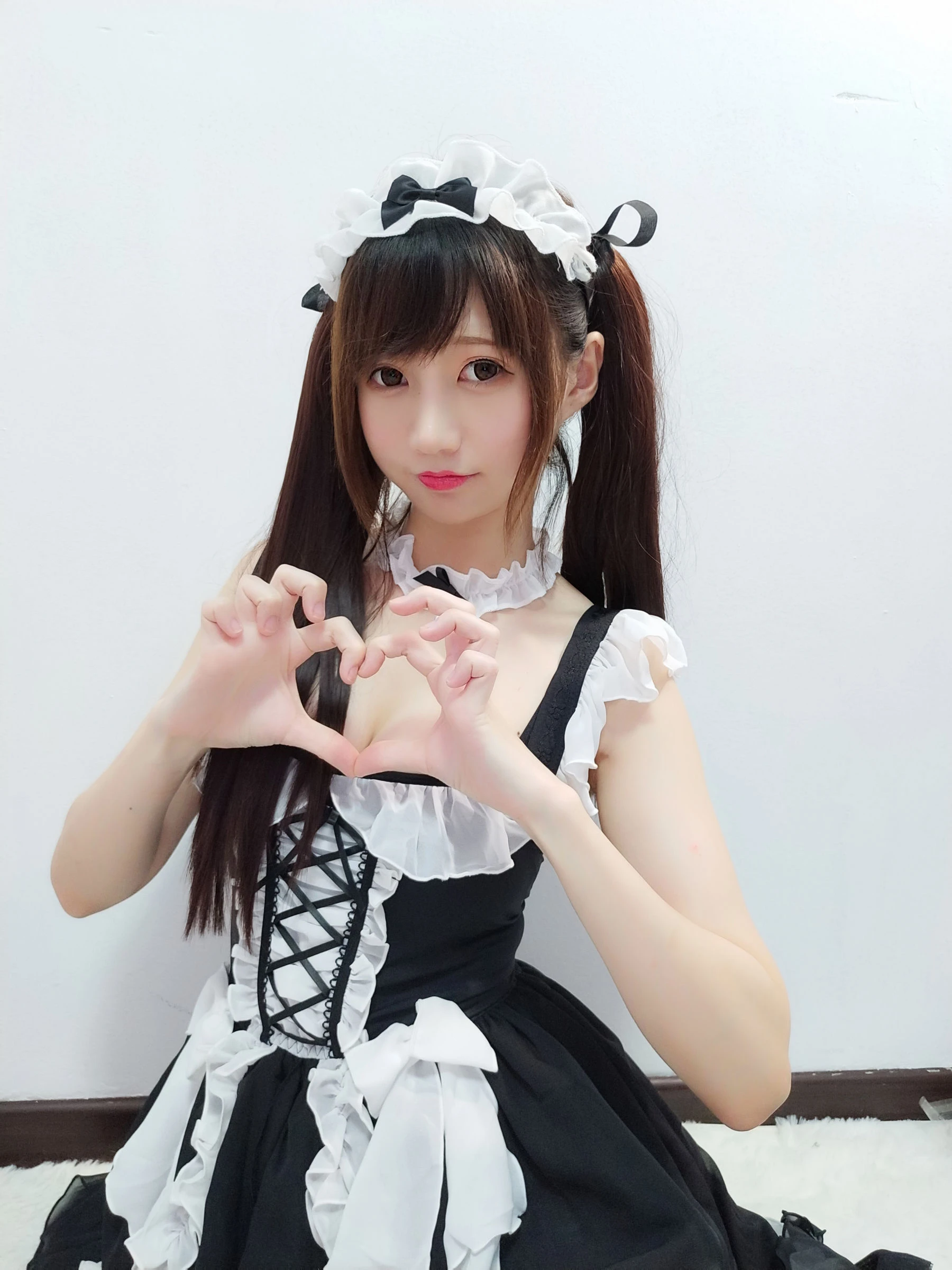 [美女]唐雅琪大圖大片作品：室內攝影優雅釋放唐雅琪美胸曲線魅力綻放寫真集 - 2