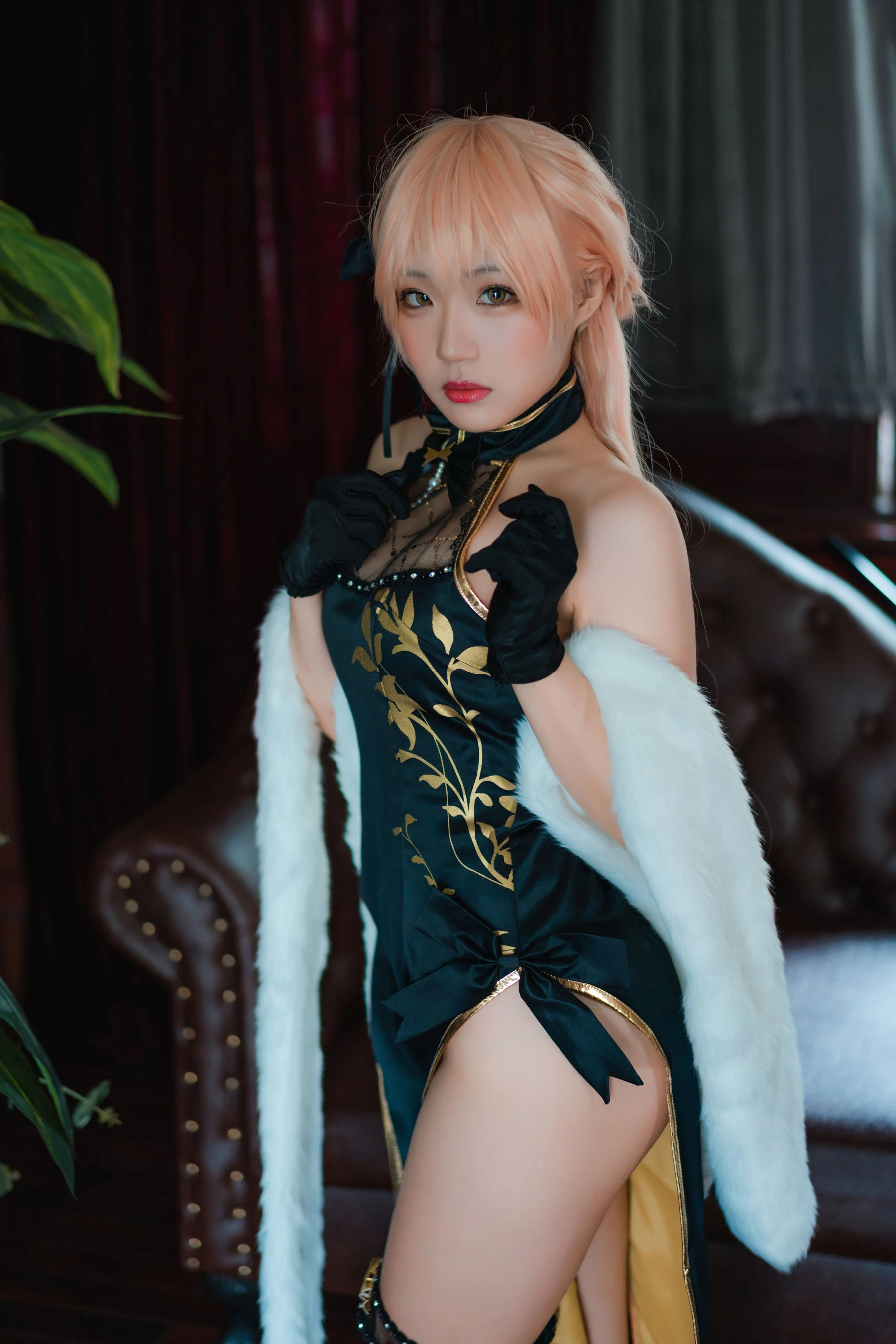 [Showgirl]周欣妍獨家街拍寫真藝術：周欣妍優雅氣質綻放美腿完美曲線寫真 - 1
