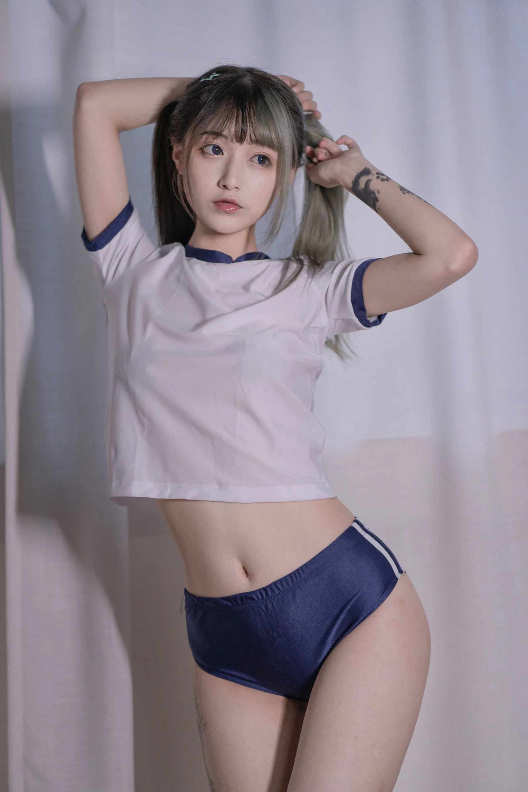 [熟女]曾雅琪室內珍藏寫真珍藏：曾雅琪優雅演繹翹臀完美韻味演繹寫真藝術 - 14
