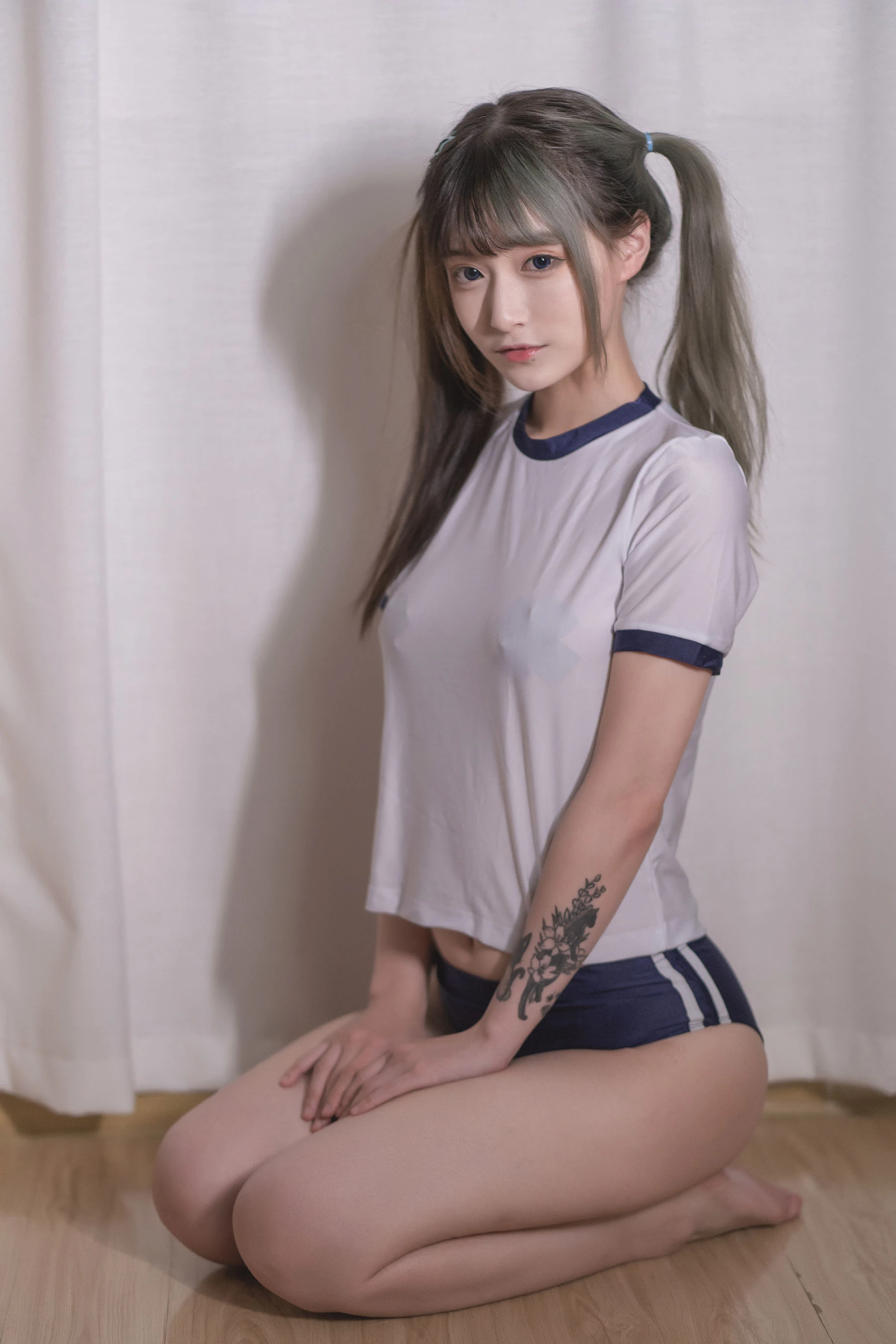 [熟女]曾雅琪室內珍藏寫真珍藏：曾雅琪優雅演繹翹臀完美韻味演繹寫真藝術 - 4