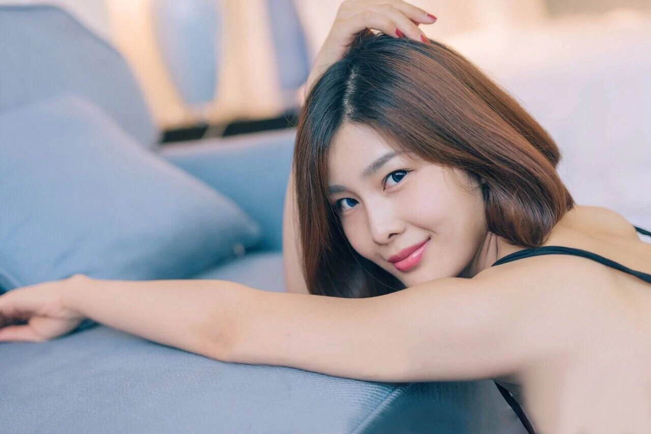 [Cosplay]徐詩怡徐詩怡私藏高清大片：自然光魅惑韻味展現美腿寫真合集 - 1