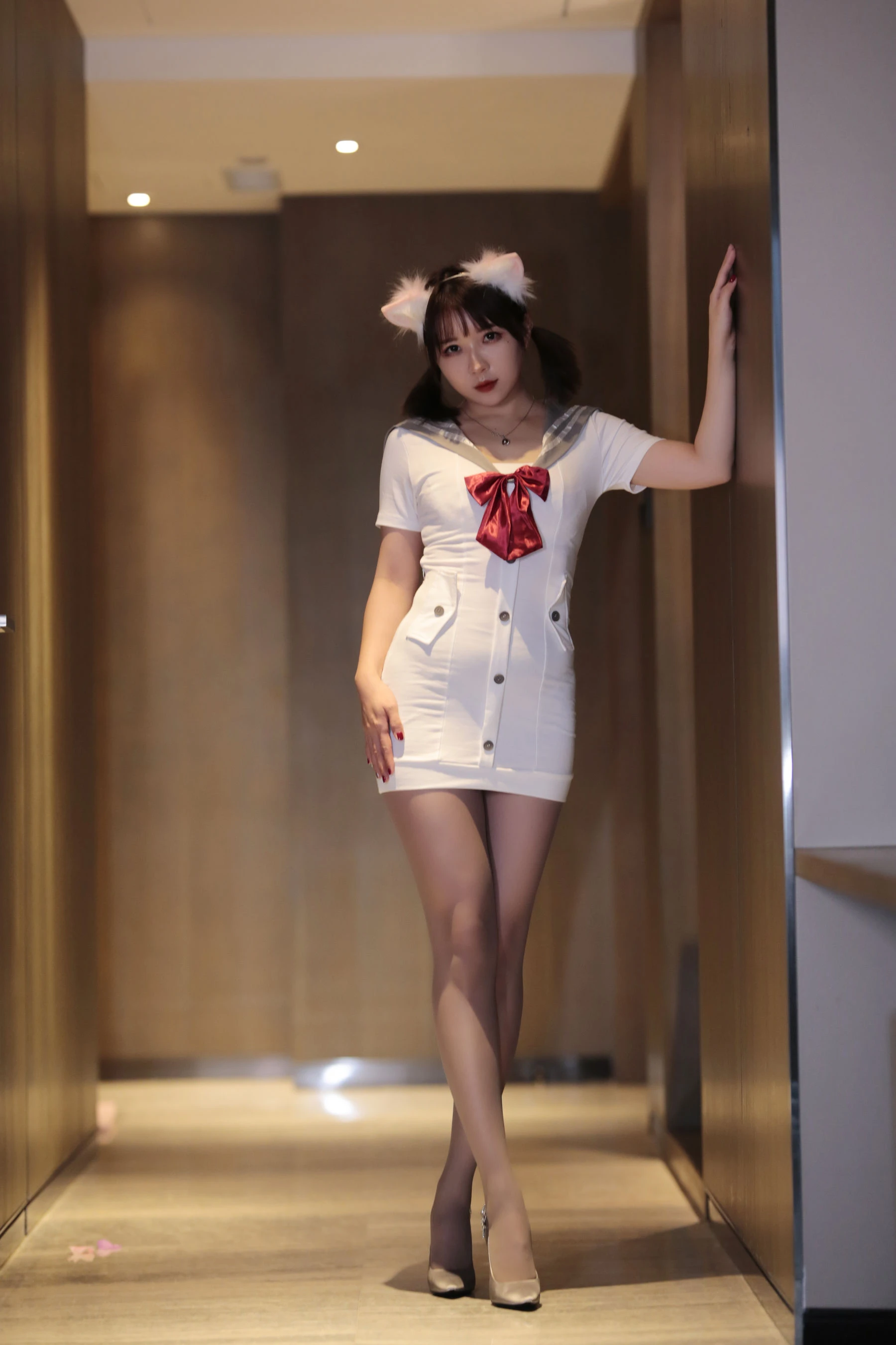 [美模]馮雨婷馮雨婷室內高清美圖：魅惑韻味釋放長腿誘惑彰顯寫真大片 - 13