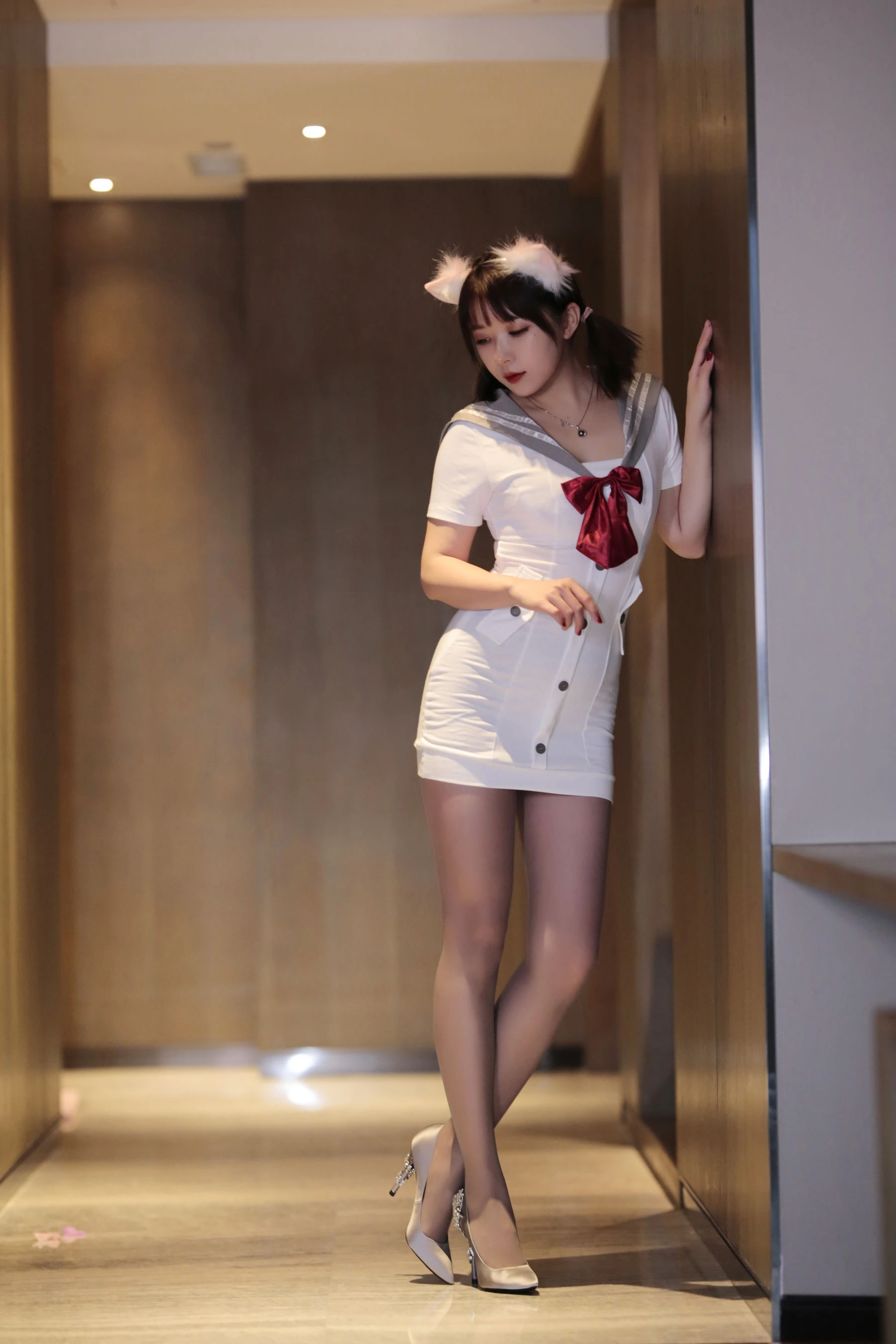 [美模]馮雨婷馮雨婷室內高清美圖：魅惑韻味釋放長腿誘惑彰顯寫真大片 - 14