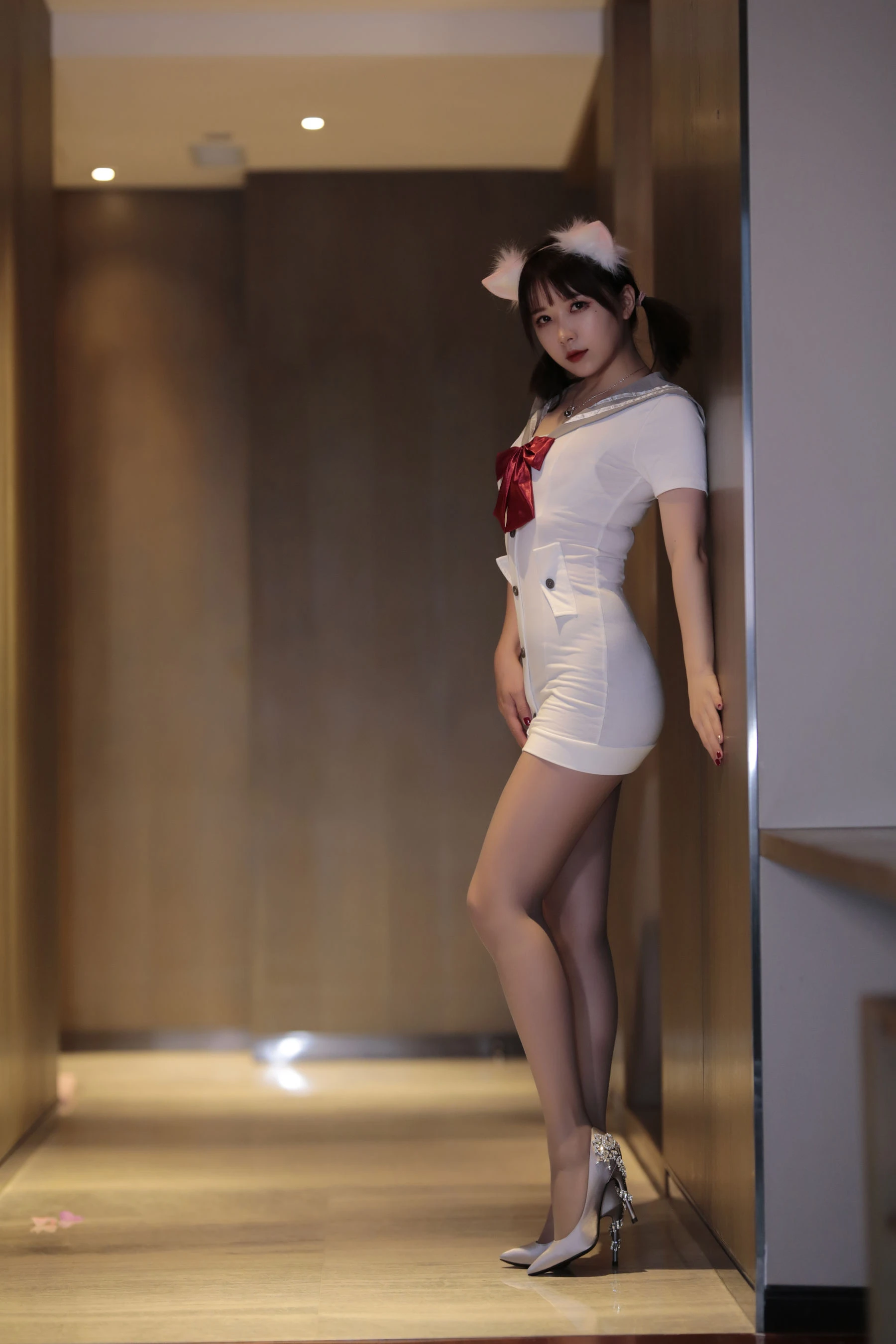 [美模]馮雨婷馮雨婷室內高清美圖：魅惑韻味釋放長腿誘惑彰顯寫真大片 - 17