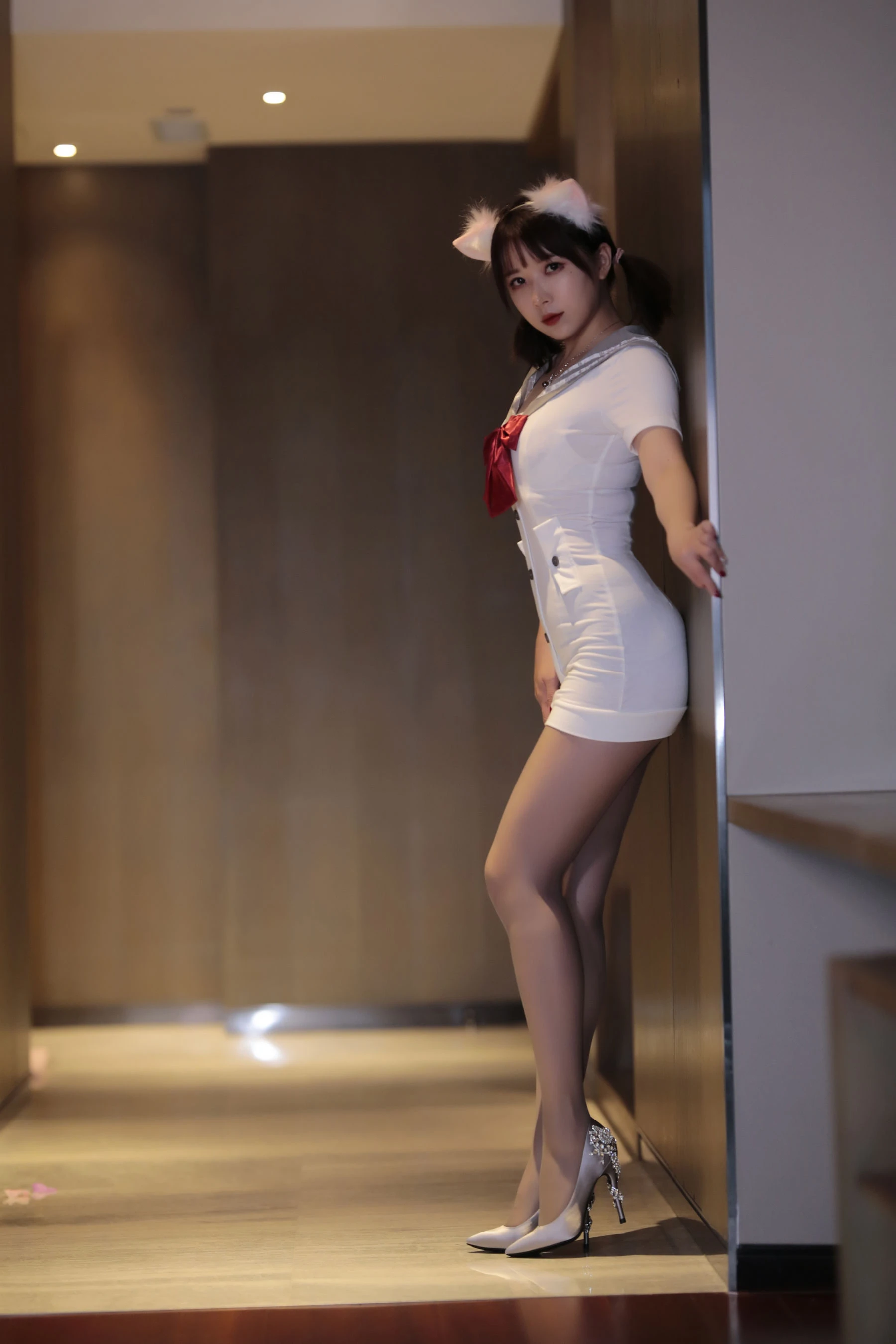 [美模]馮雨婷馮雨婷室內高清美圖：魅惑韻味釋放長腿誘惑彰顯寫真大片 - 18