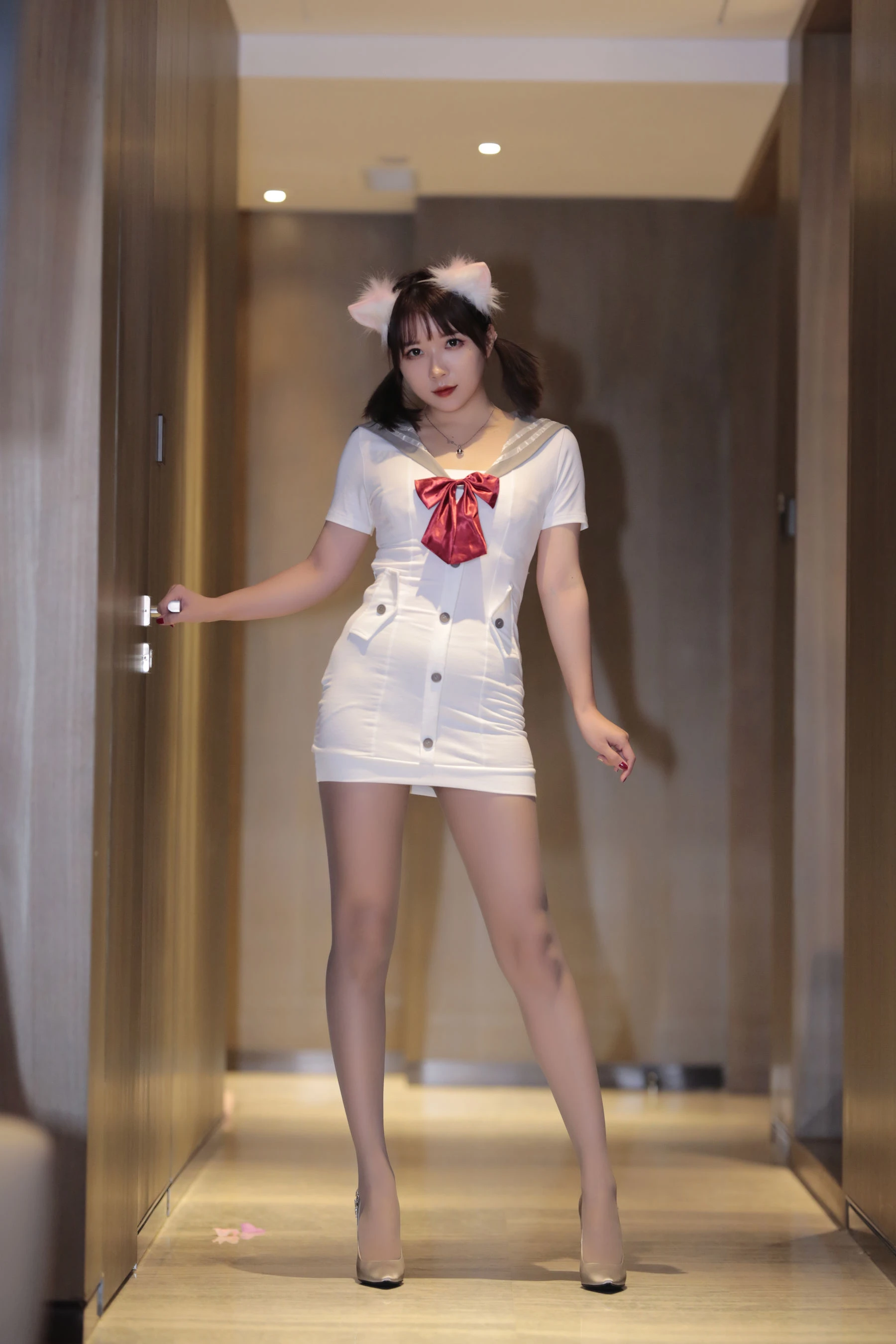 [美模]馮雨婷馮雨婷室內高清美圖：魅惑韻味釋放長腿誘惑彰顯寫真大片 - 2