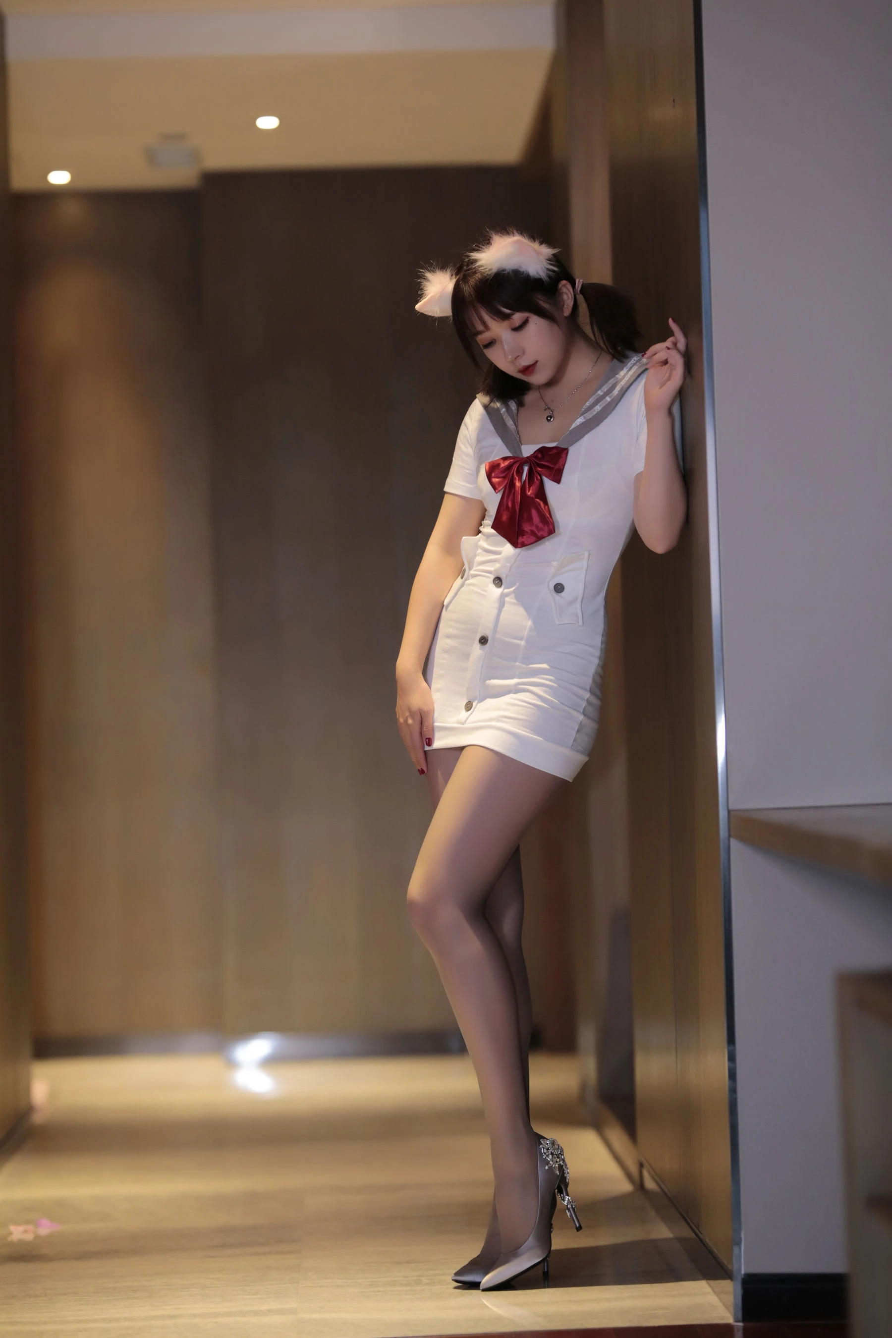 [美模]馮雨婷馮雨婷室內高清美圖：魅惑韻味釋放長腿誘惑彰顯寫真大片 - 23