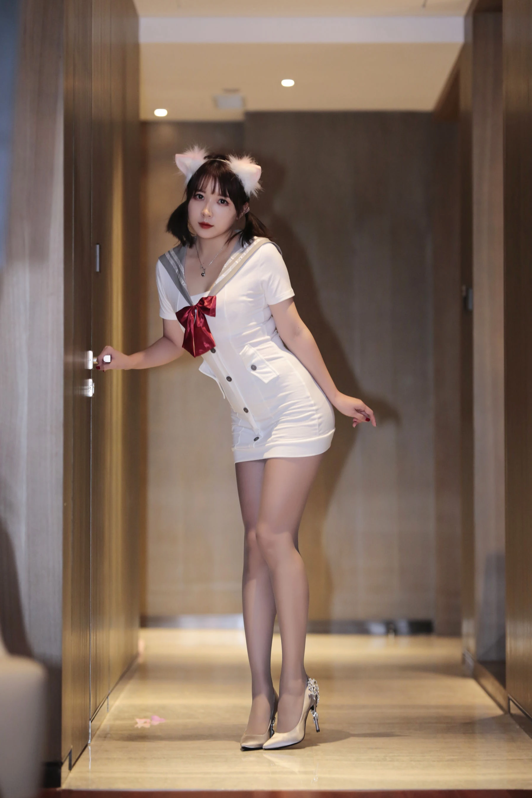 [美模]馮雨婷馮雨婷室內高清美圖：魅惑韻味釋放長腿誘惑彰顯寫真大片 - 4