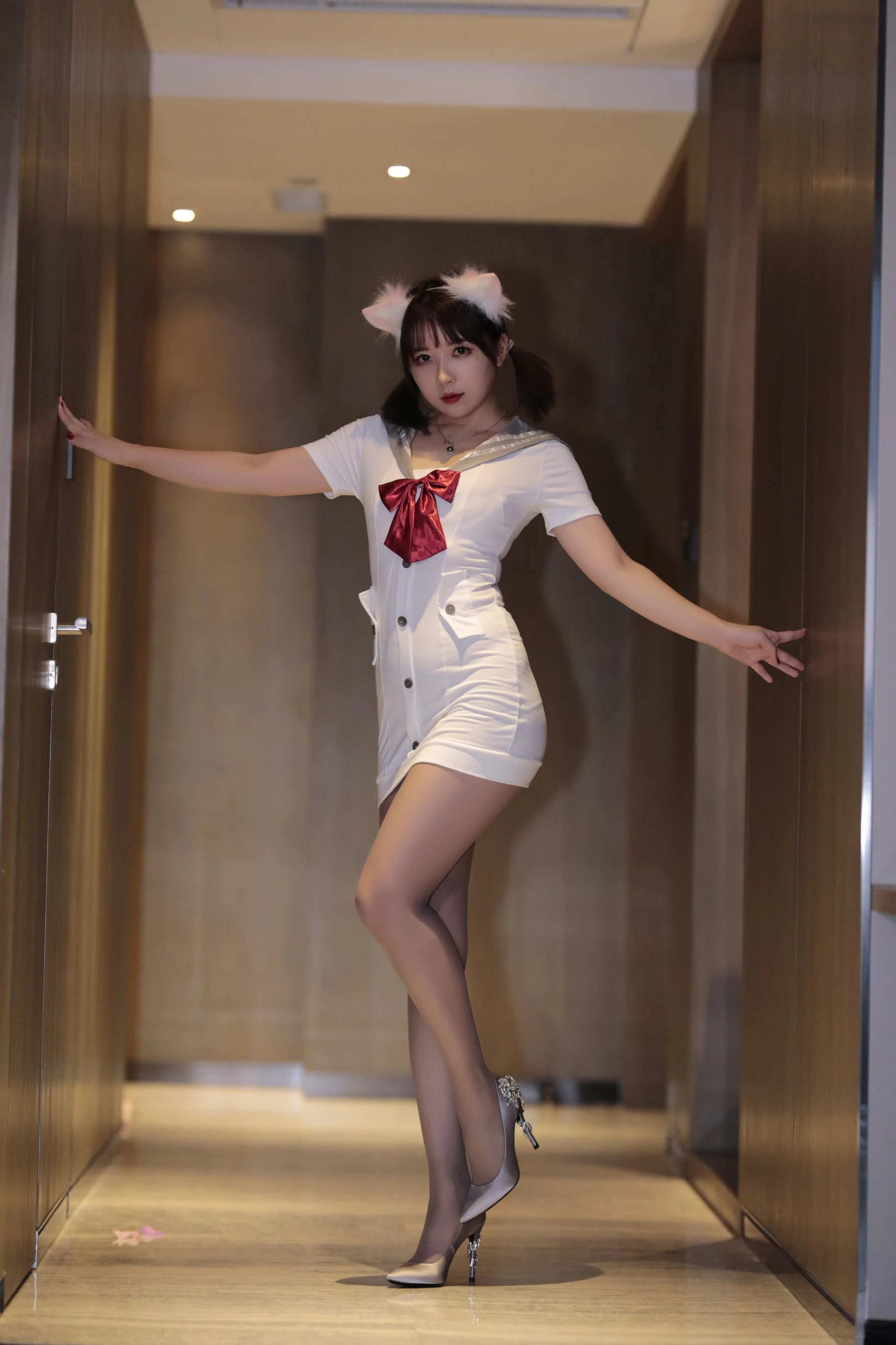 [美模]馮雨婷馮雨婷室內高清美圖：魅惑韻味釋放長腿誘惑彰顯寫真大片 - 8