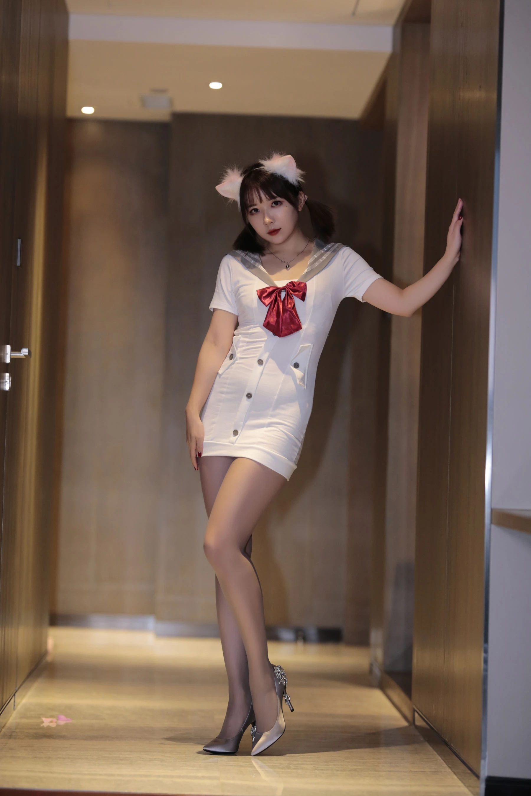 [美模]馮雨婷馮雨婷室內高清美圖：魅惑韻味釋放長腿誘惑彰顯寫真大片 - 9