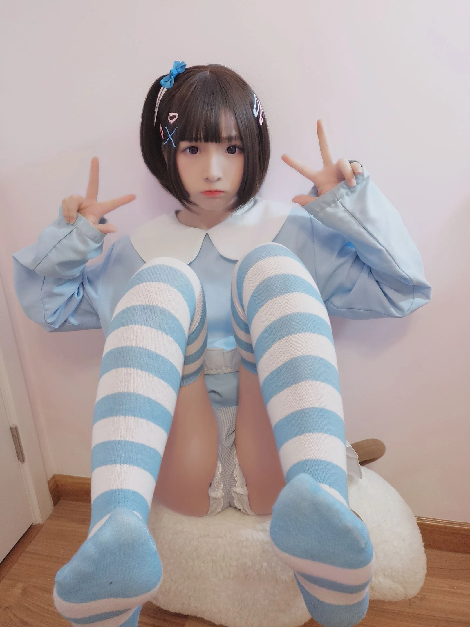 [藝人]梁佳怡攝影棚首發美圖珍藏：梁佳怡魅惑演繹美腿完美韻味詮釋寫真藝術 - 1
