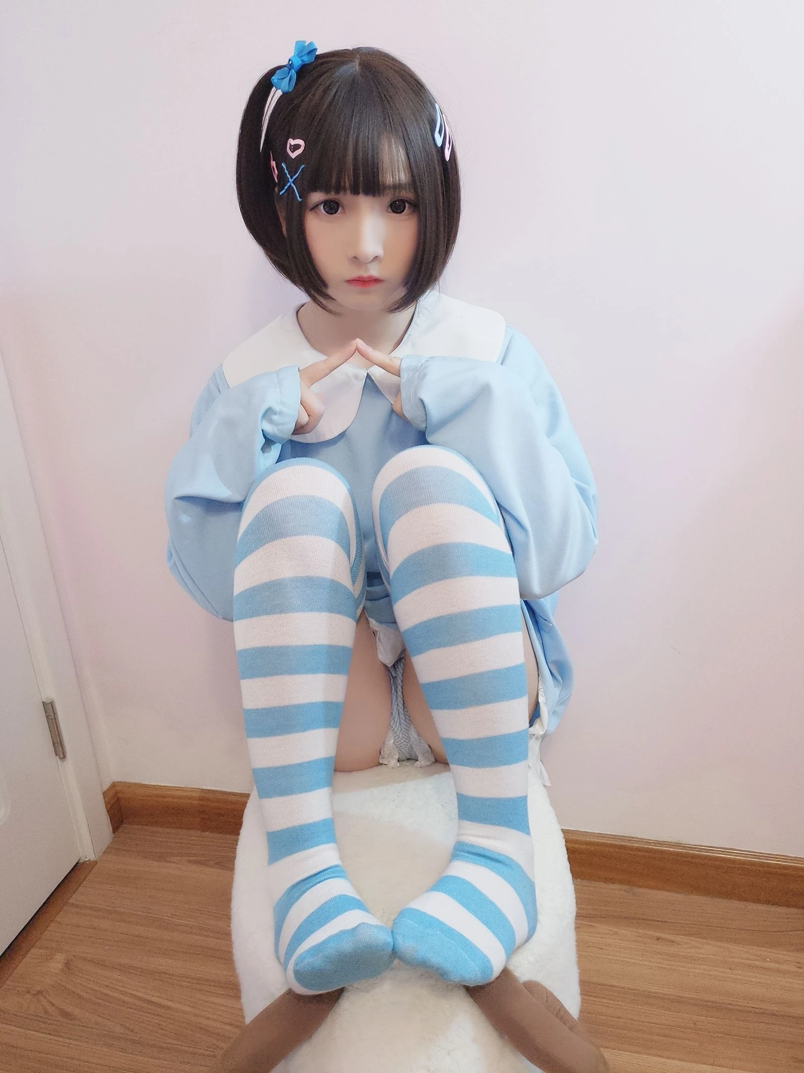 [藝人]梁佳怡攝影棚首發美圖珍藏：梁佳怡魅惑演繹美腿完美韻味詮釋寫真藝術 - 2