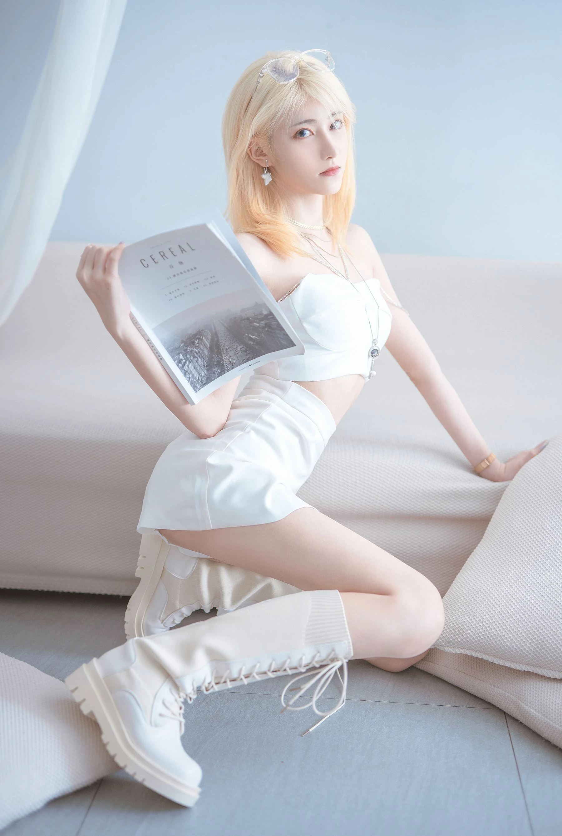 [美模]羅思穎大圖圖集作品：自然光攝影火辣綻放羅思穎翹臀曲線神韻綻放寫真集 - 1