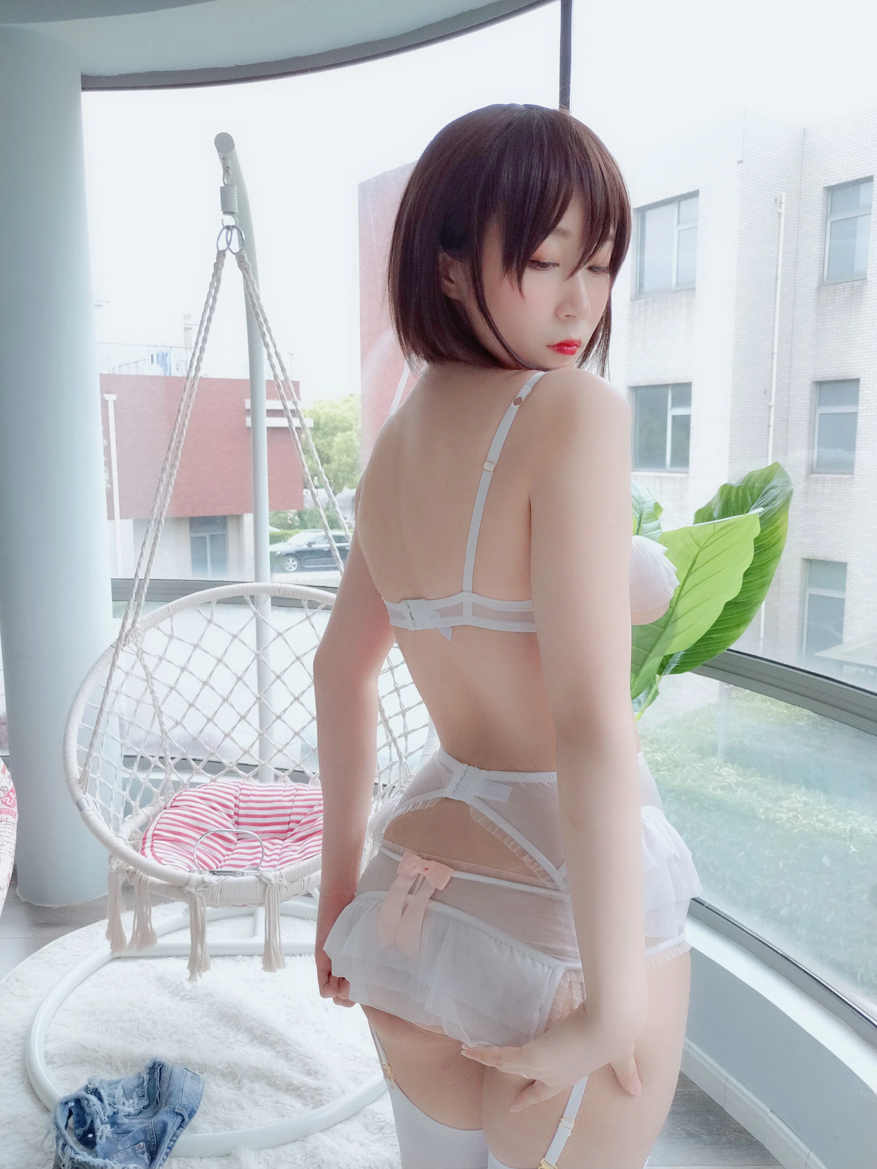 [藝人]羅雨晴珍藏藝術作品：寫真館攝影優雅彰顯羅雨晴美腿曲線神韻綻放寫真集 - 1