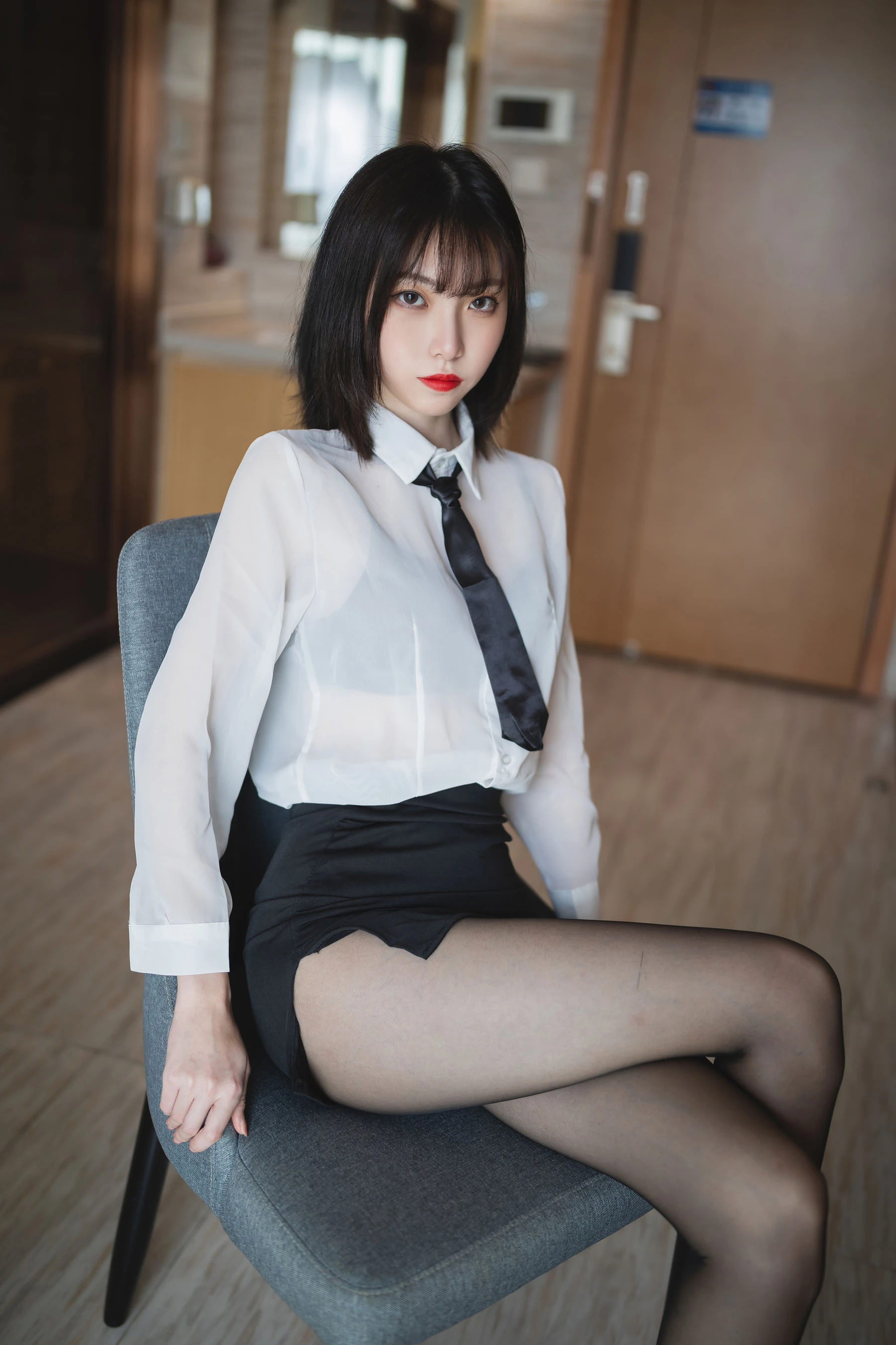 [模特]曾思瑤高清戶外藝術藝術：曾思瑤優雅格調凸顯蜂腰完美曲線寫真 - 1